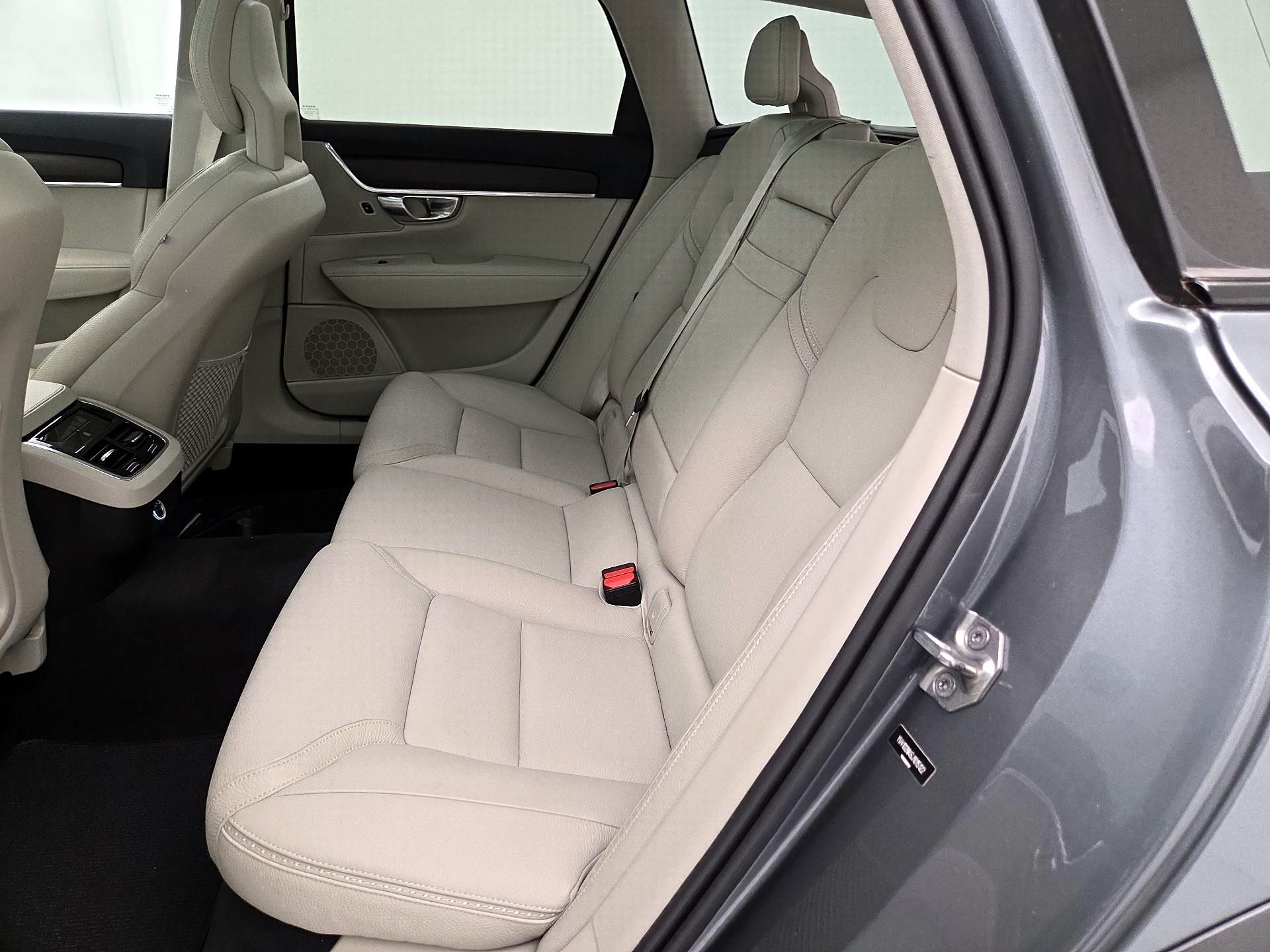 Thumbnail: 2018 Volvo V90 - 19