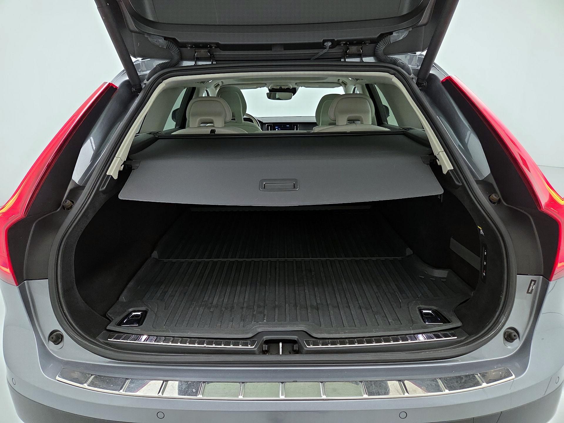 Thumbnail: 2018 Volvo V90 - 20