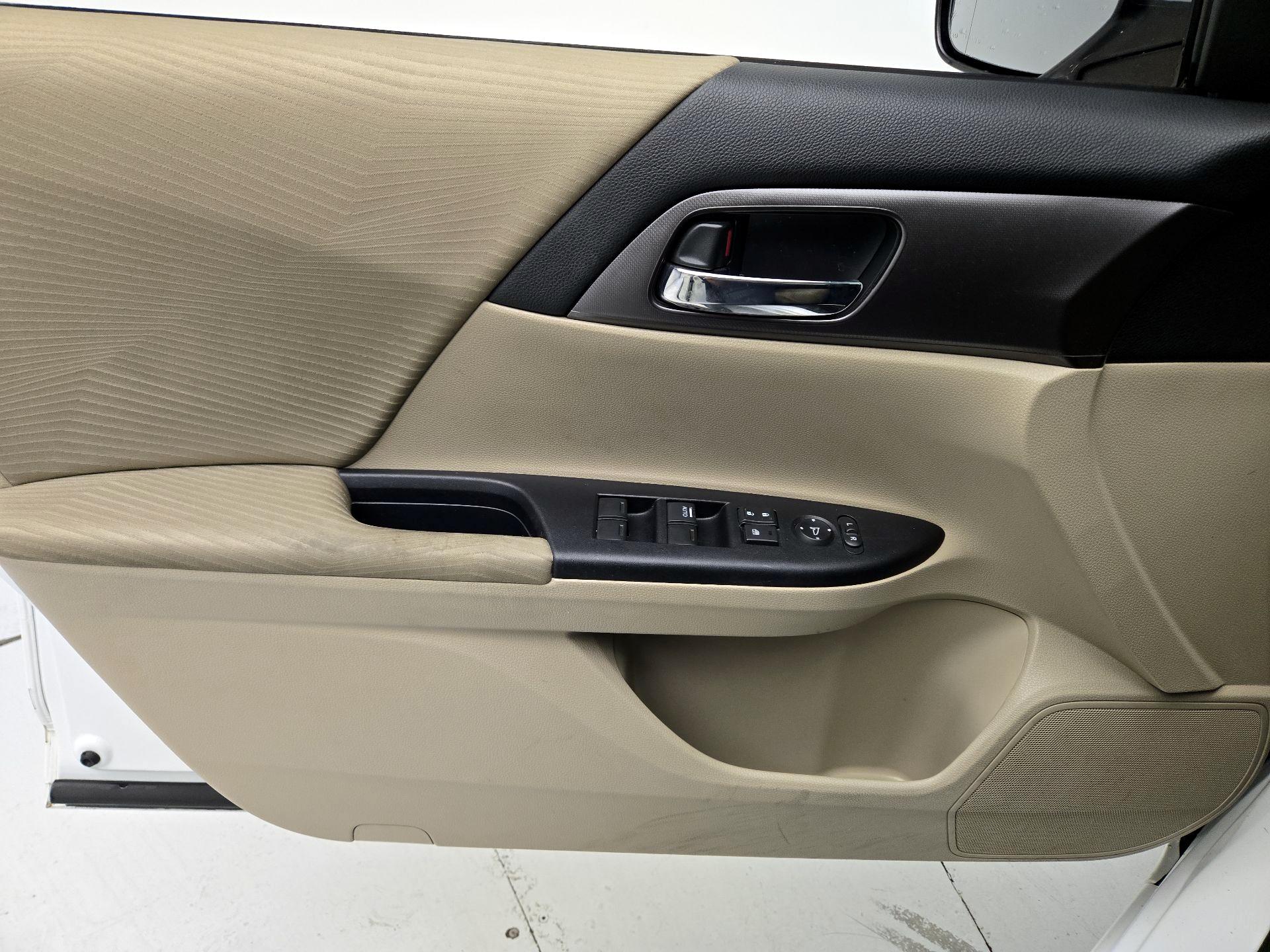 Thumbnail: 2015 Honda Accord - 12