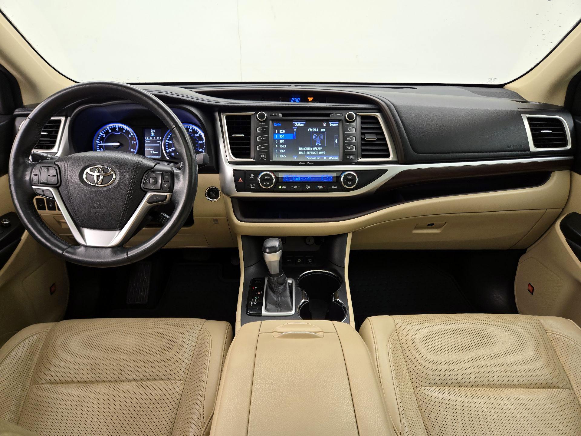 Thumbnail: 2015 Toyota Highlander - 9