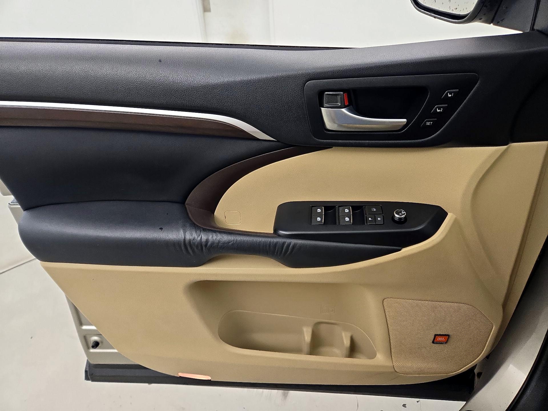 Thumbnail: 2015 Toyota Highlander - 12