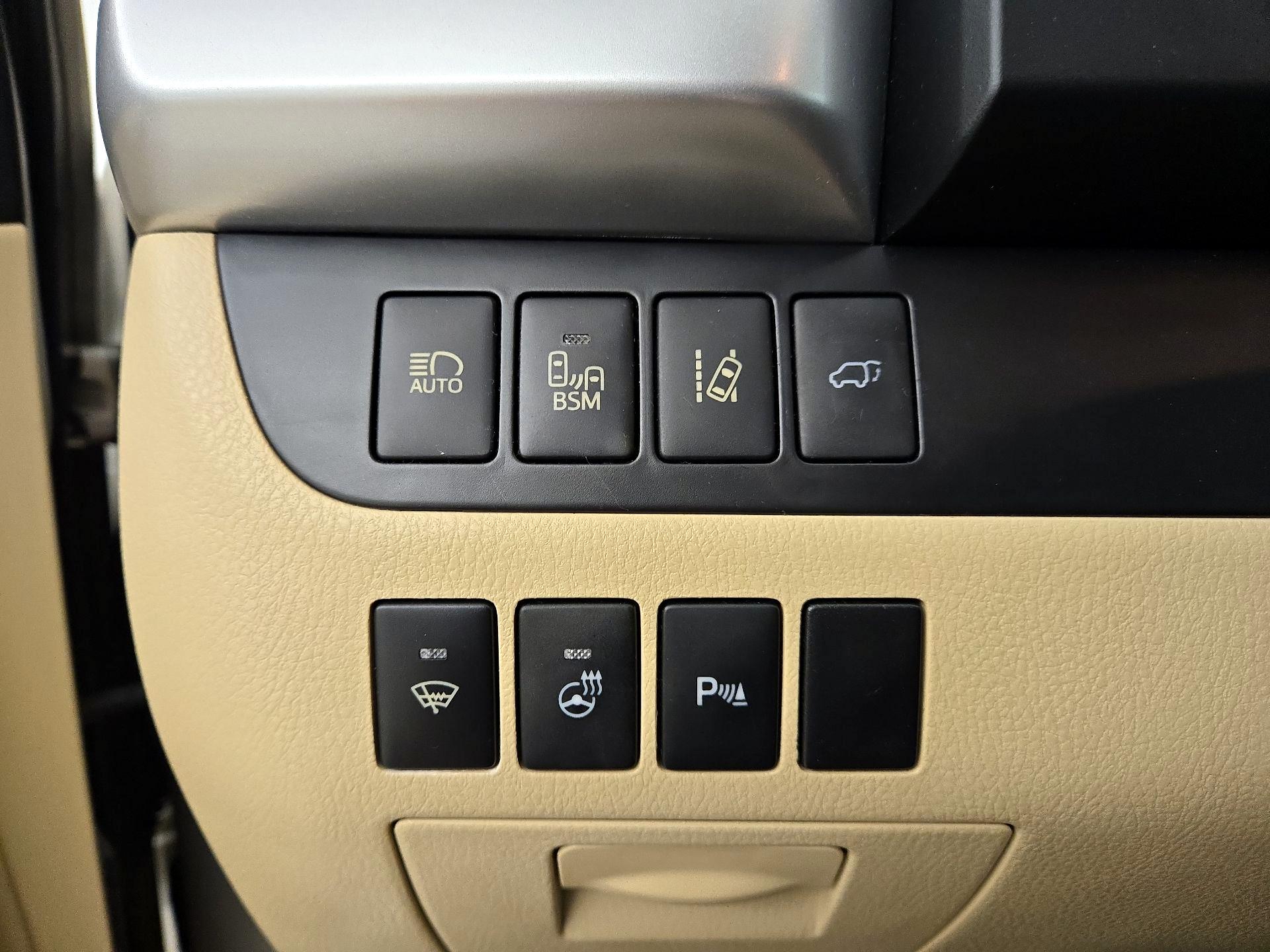Thumbnail: 2015 Toyota Highlander - 13