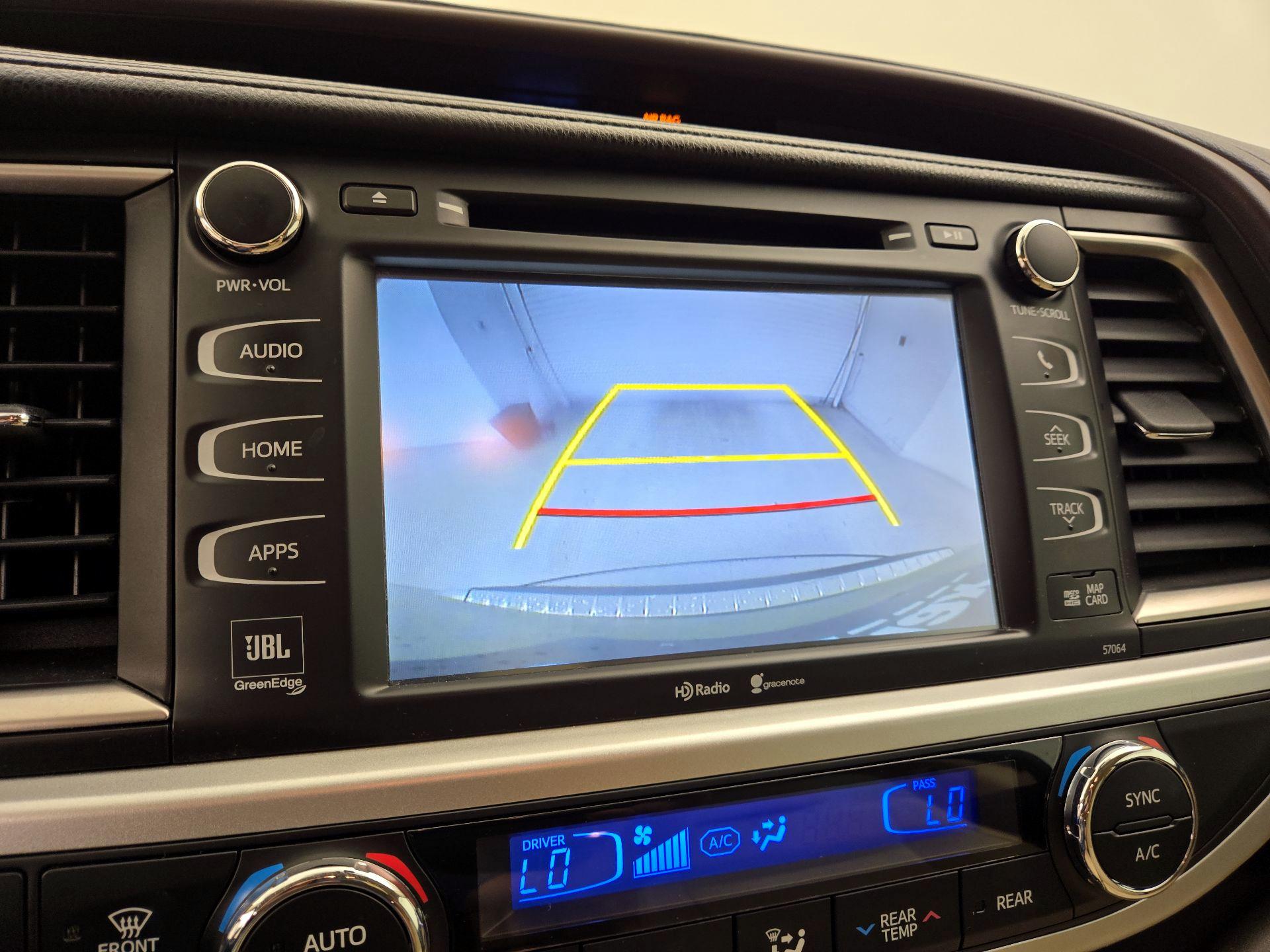 Thumbnail: 2015 Toyota Highlander - 14