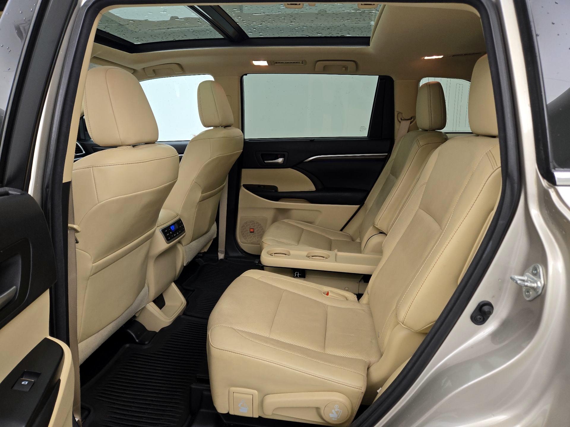 Thumbnail: 2015 Toyota Highlander - 20