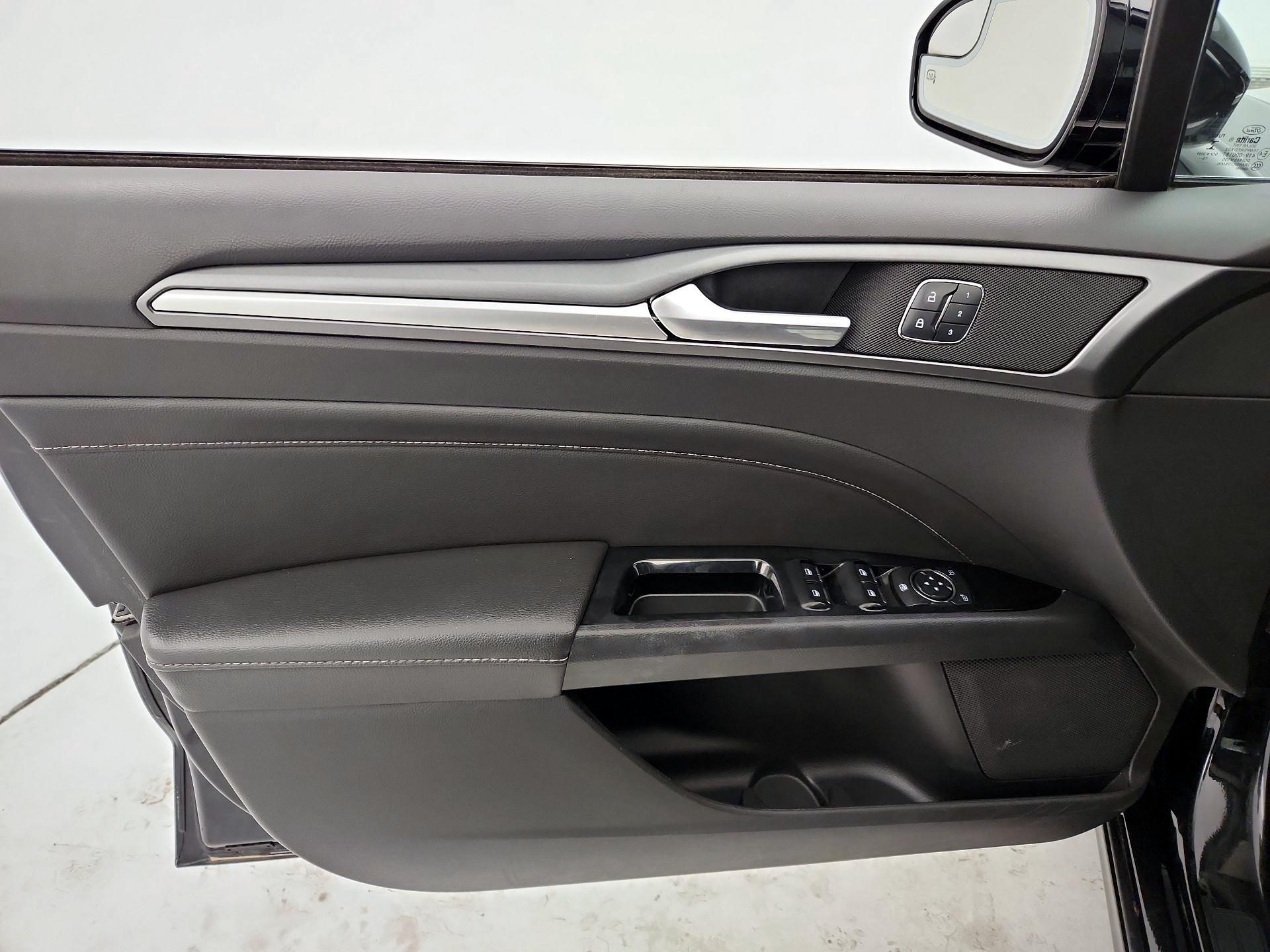 Thumbnail: 2016 Ford Fusion - 12