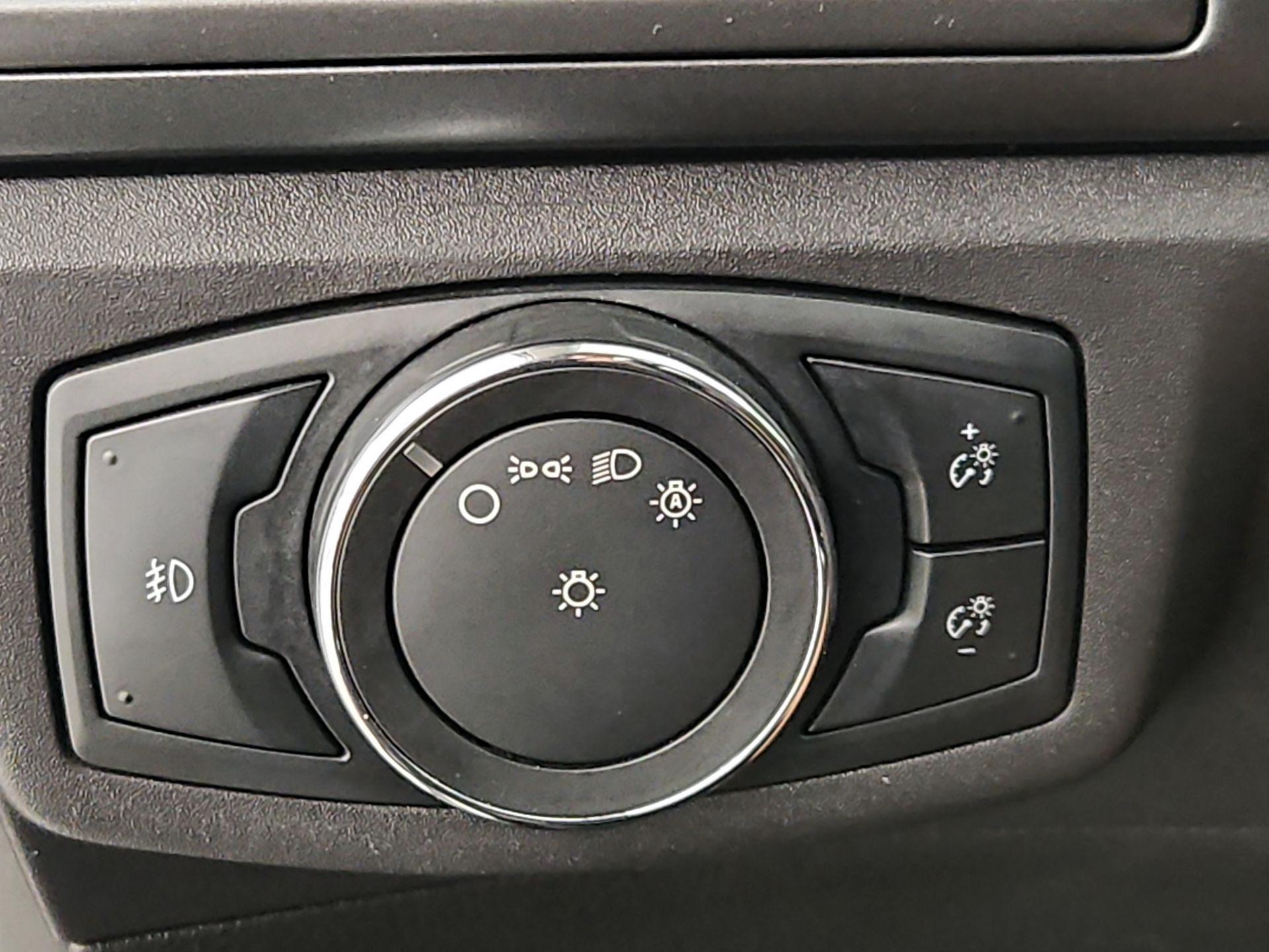 Thumbnail: 2016 Ford Fusion - 13