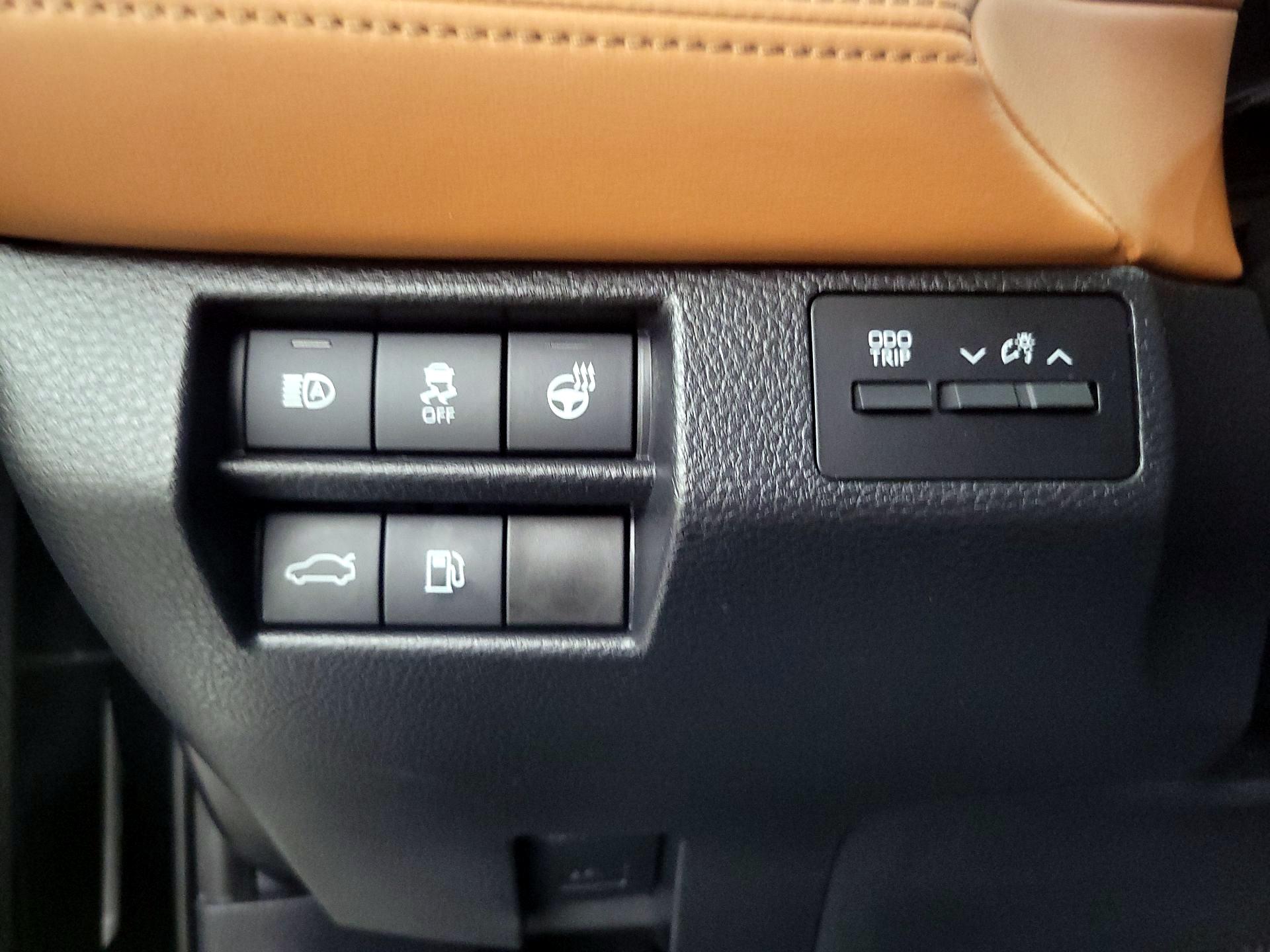 Thumbnail: 2021 Toyota Avalon - 13