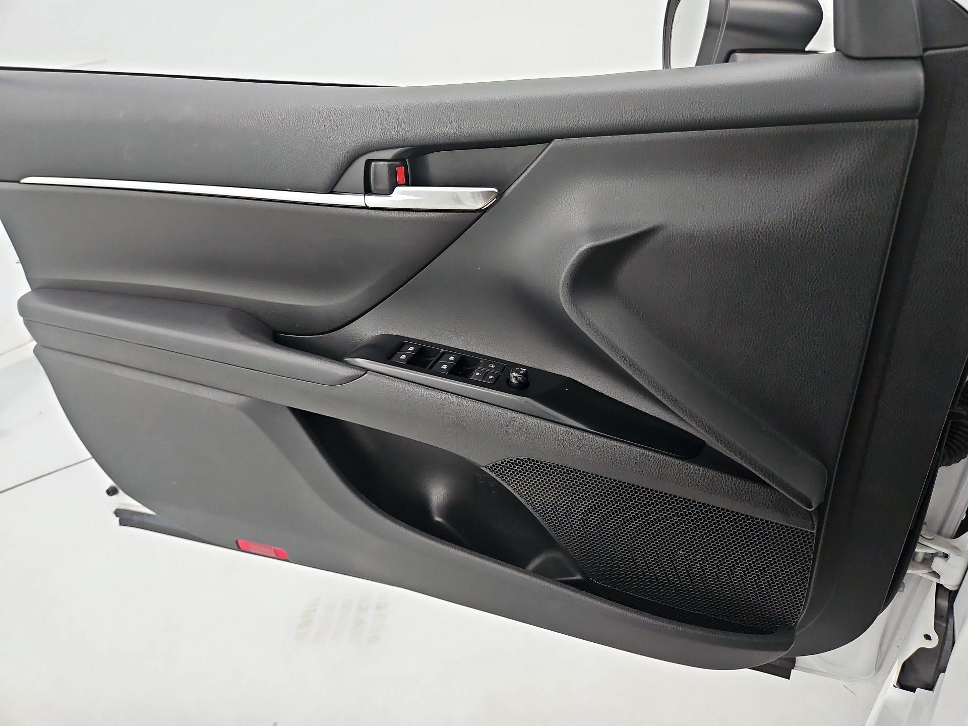 Thumbnail: 2020 Toyota Camry - 12