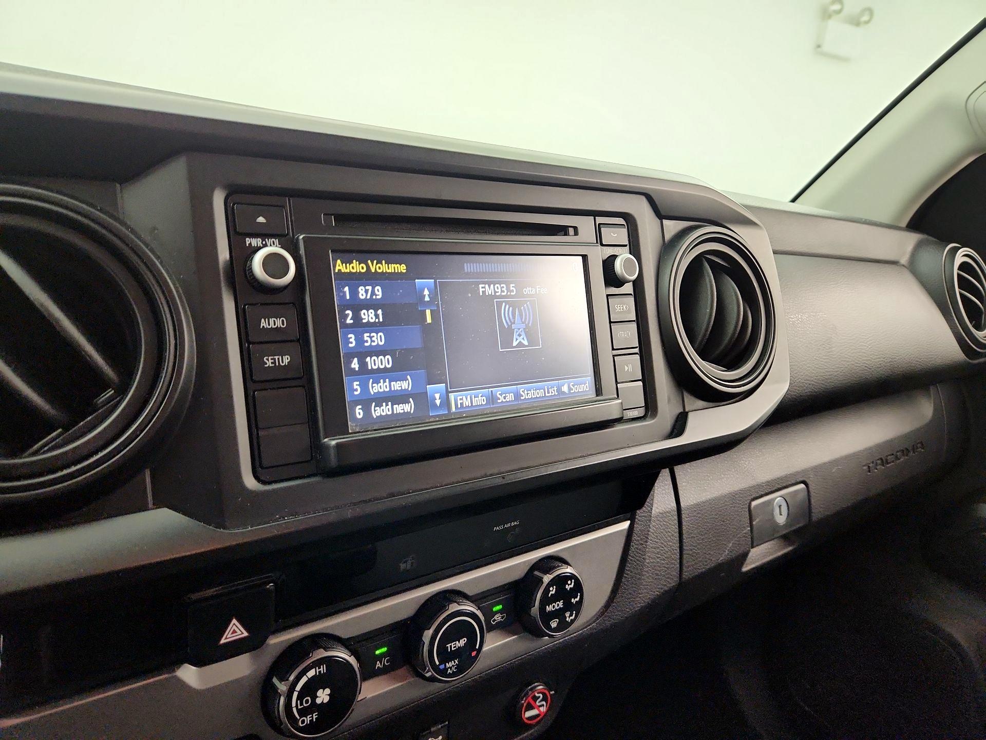 Thumbnail: 2018 Toyota Tacoma - 15