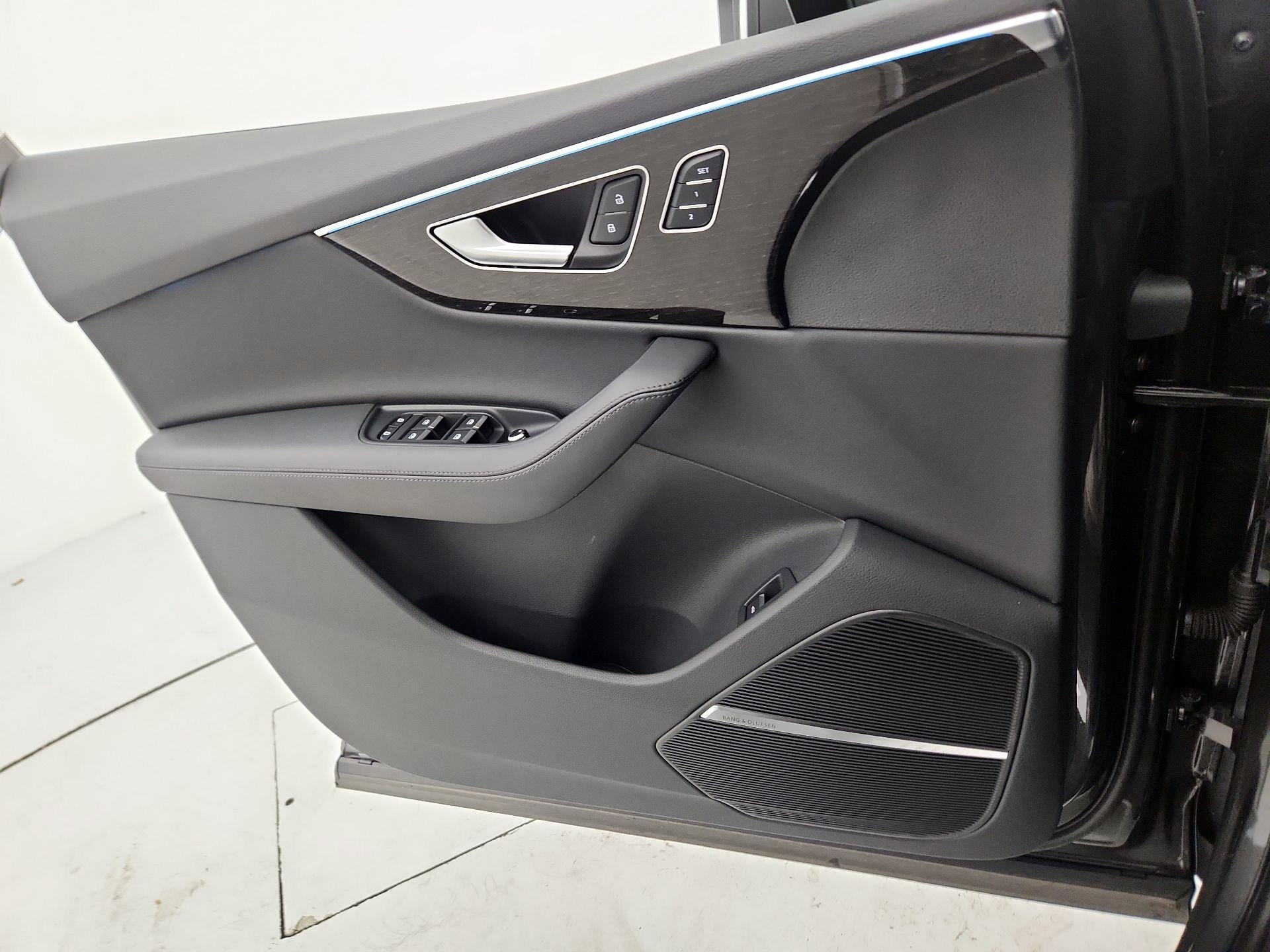Thumbnail: 2023 Audi Q7 - 12