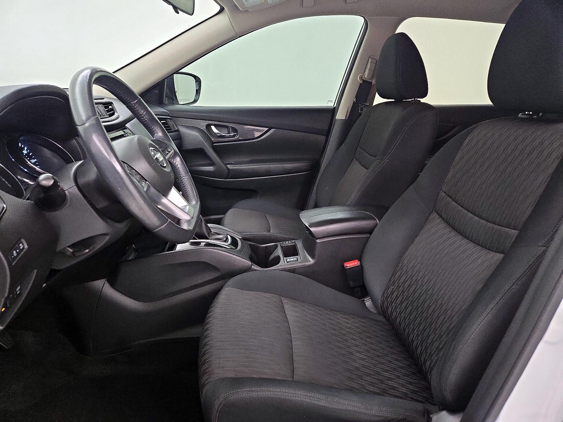 Thumbnail: 2017 Nissan Rogue - 11
