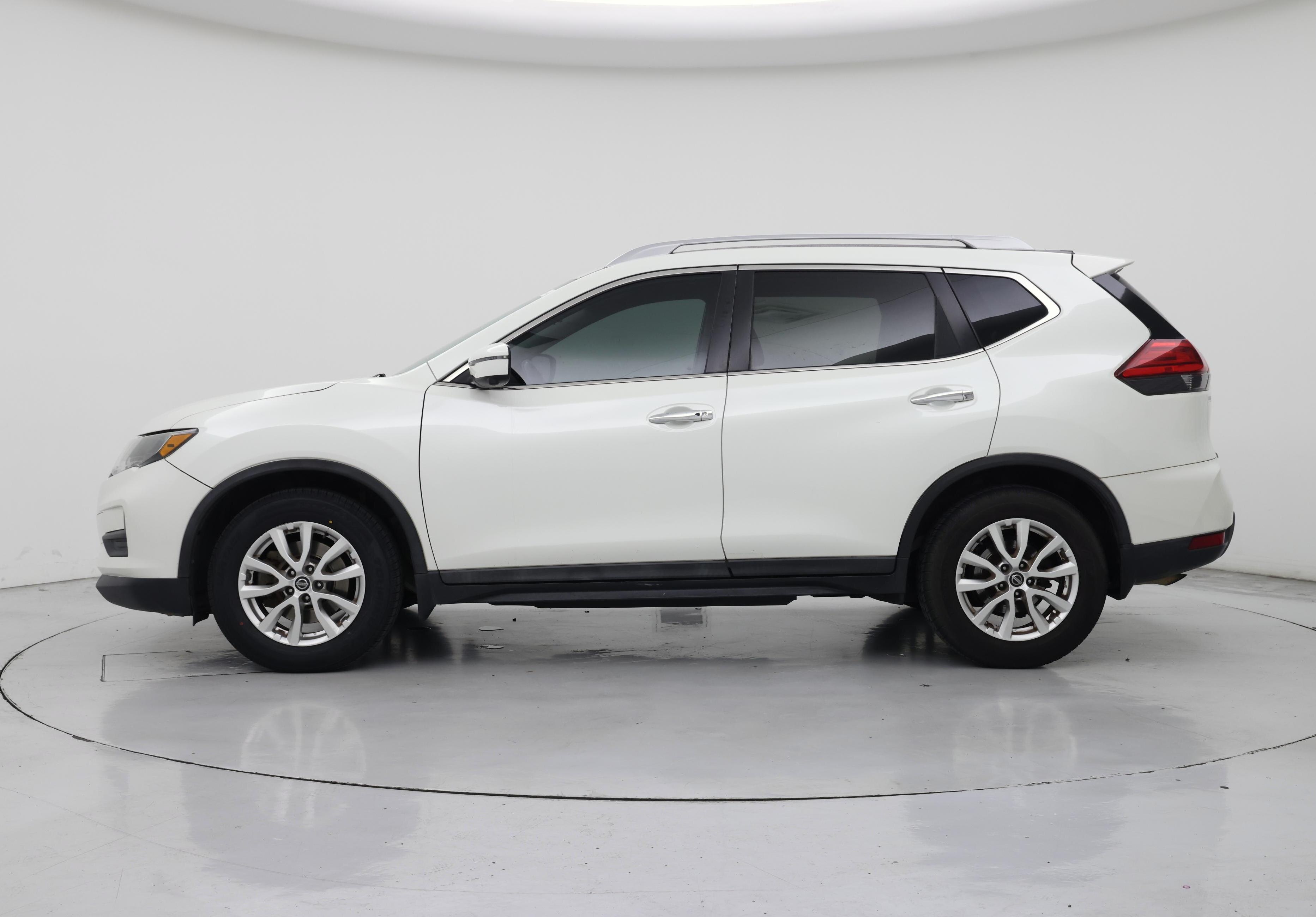 Thumbnail: 2017 Nissan Rogue - 3