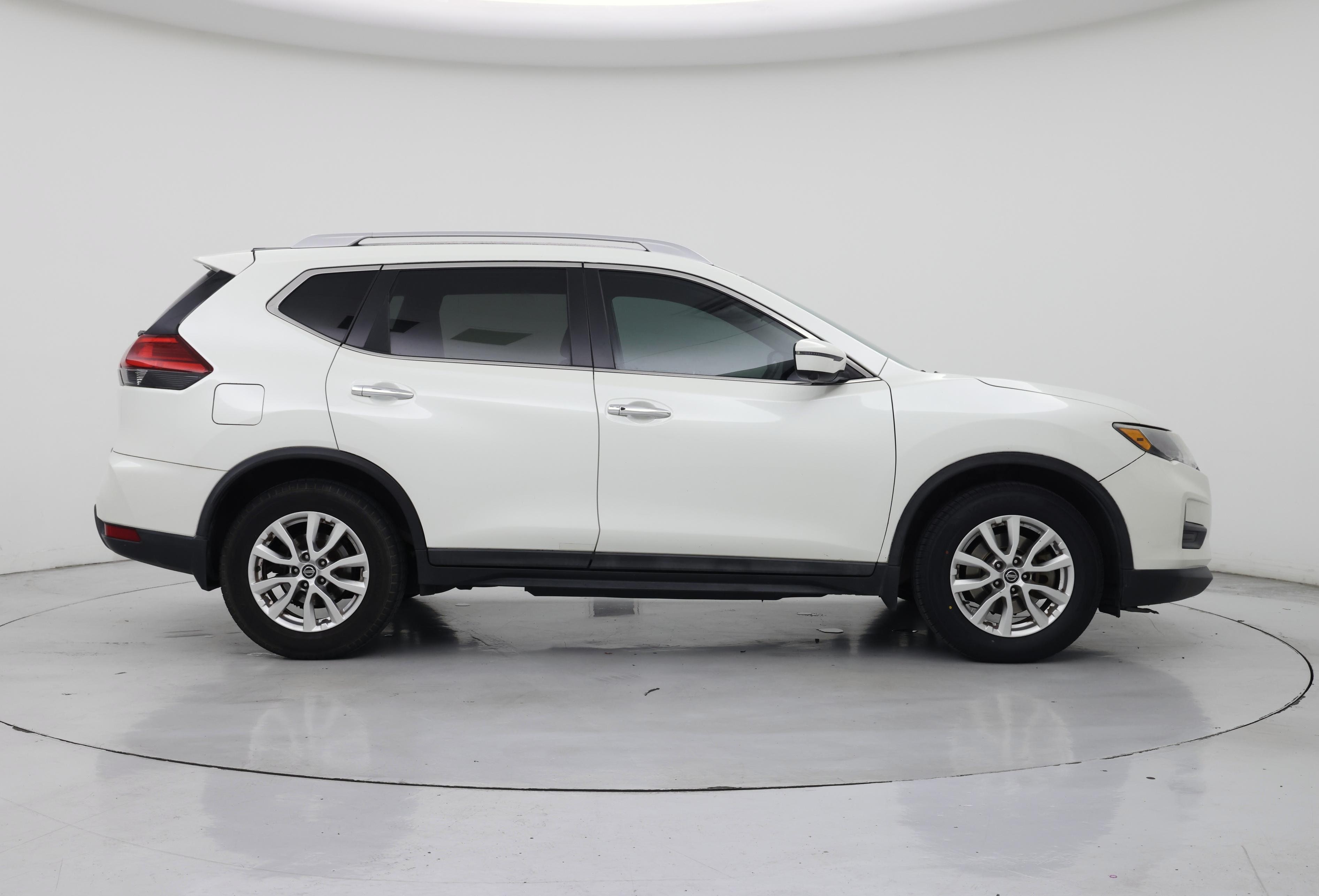 Thumbnail: 2017 Nissan Rogue - 7