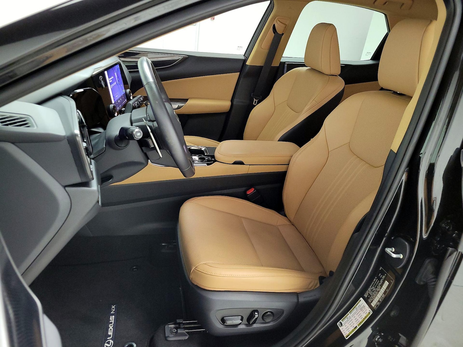 2025 Lexus NX 250 - Photo 12