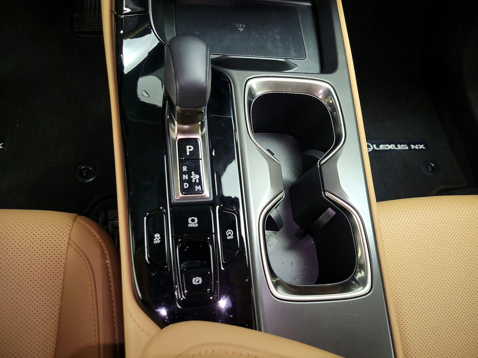2025 Lexus NX 250 - Photo 19