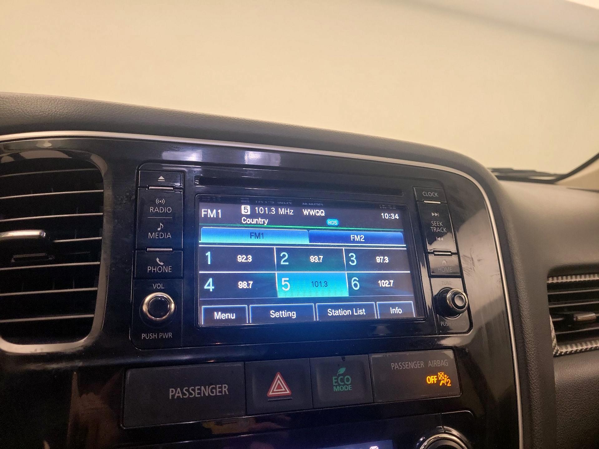 Thumbnail: 2016 Mitsubishi Outlander - 15