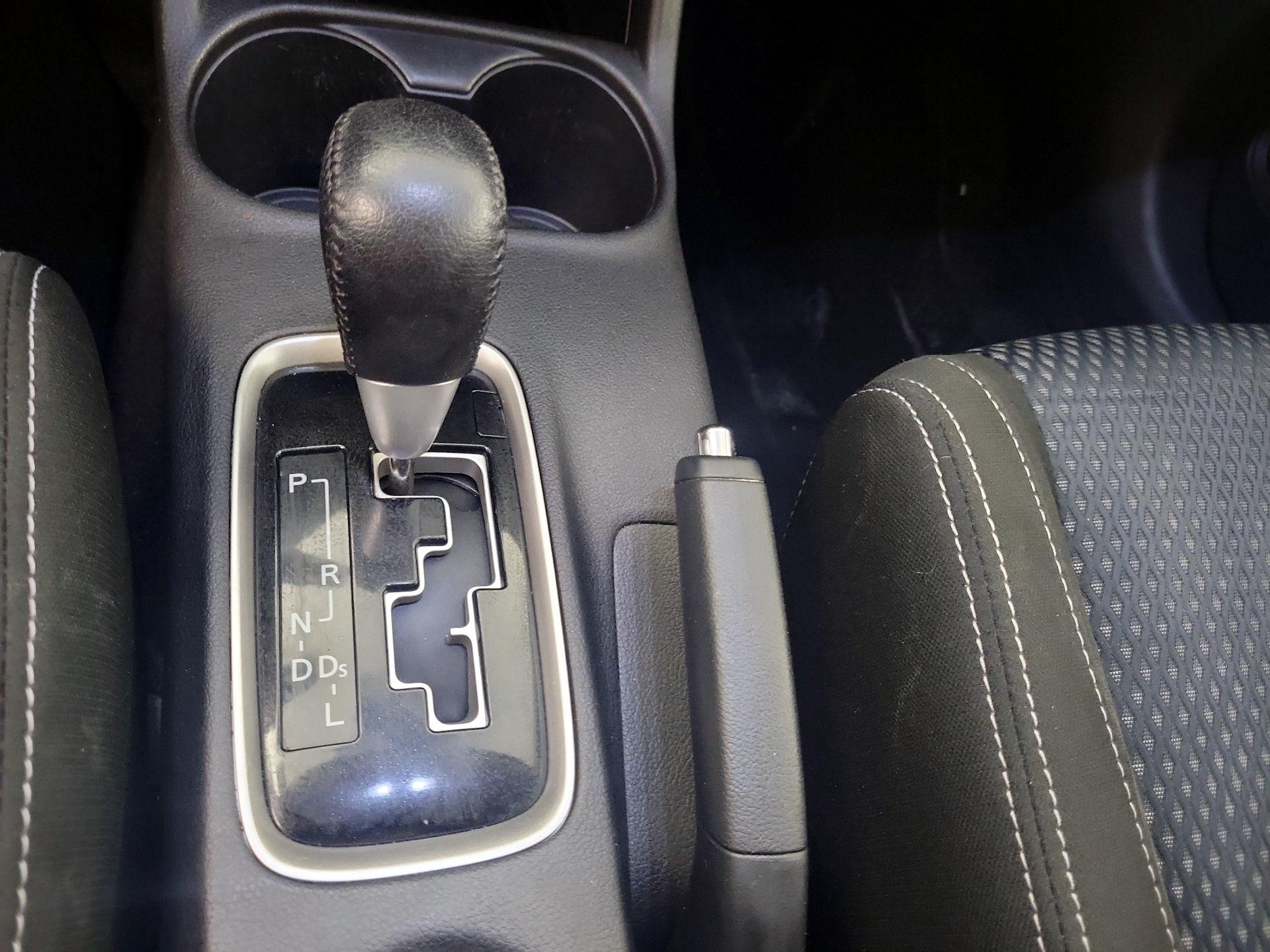 Thumbnail: 2016 Mitsubishi Outlander - 17