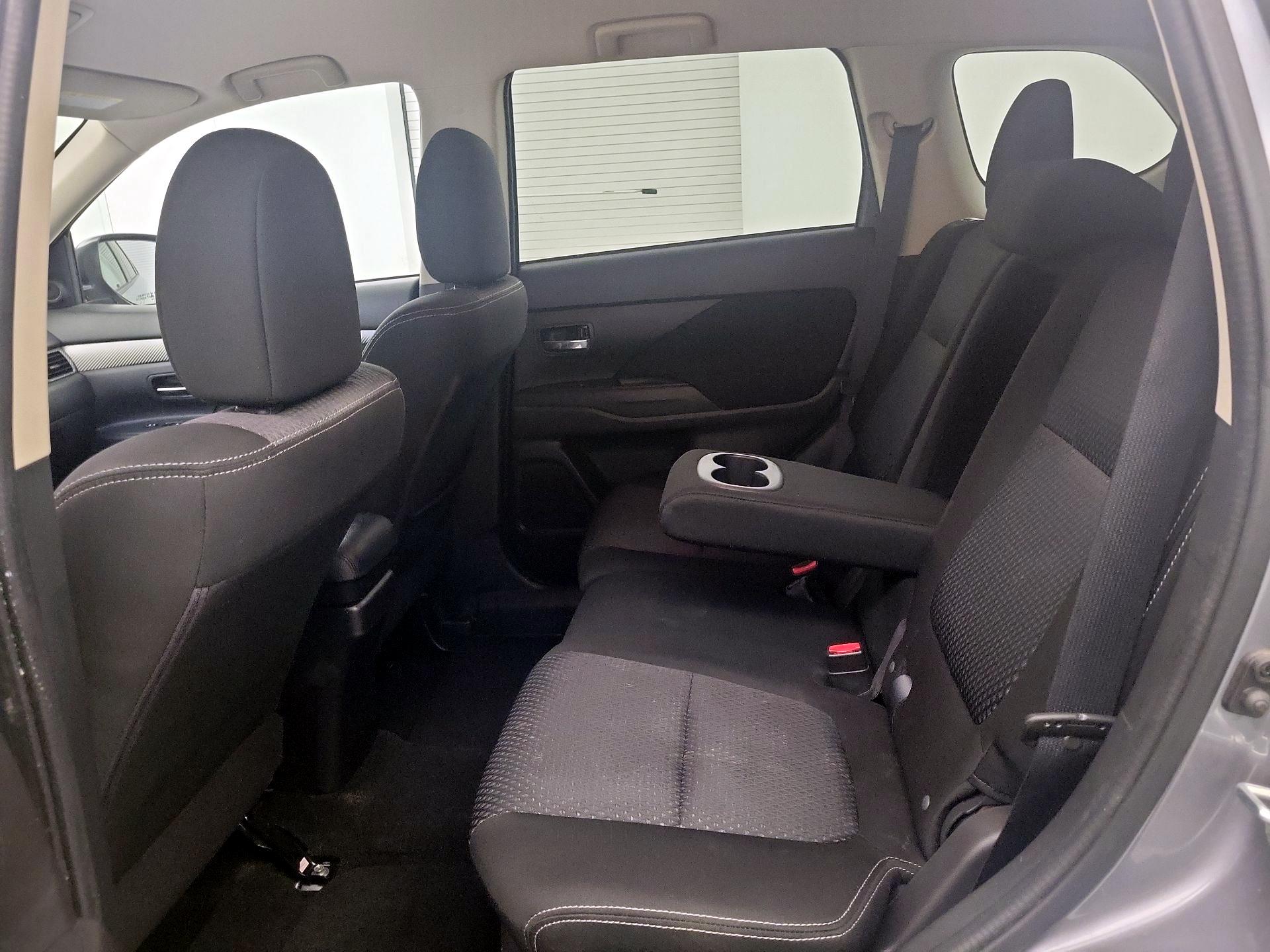 Thumbnail: 2016 Mitsubishi Outlander - 19