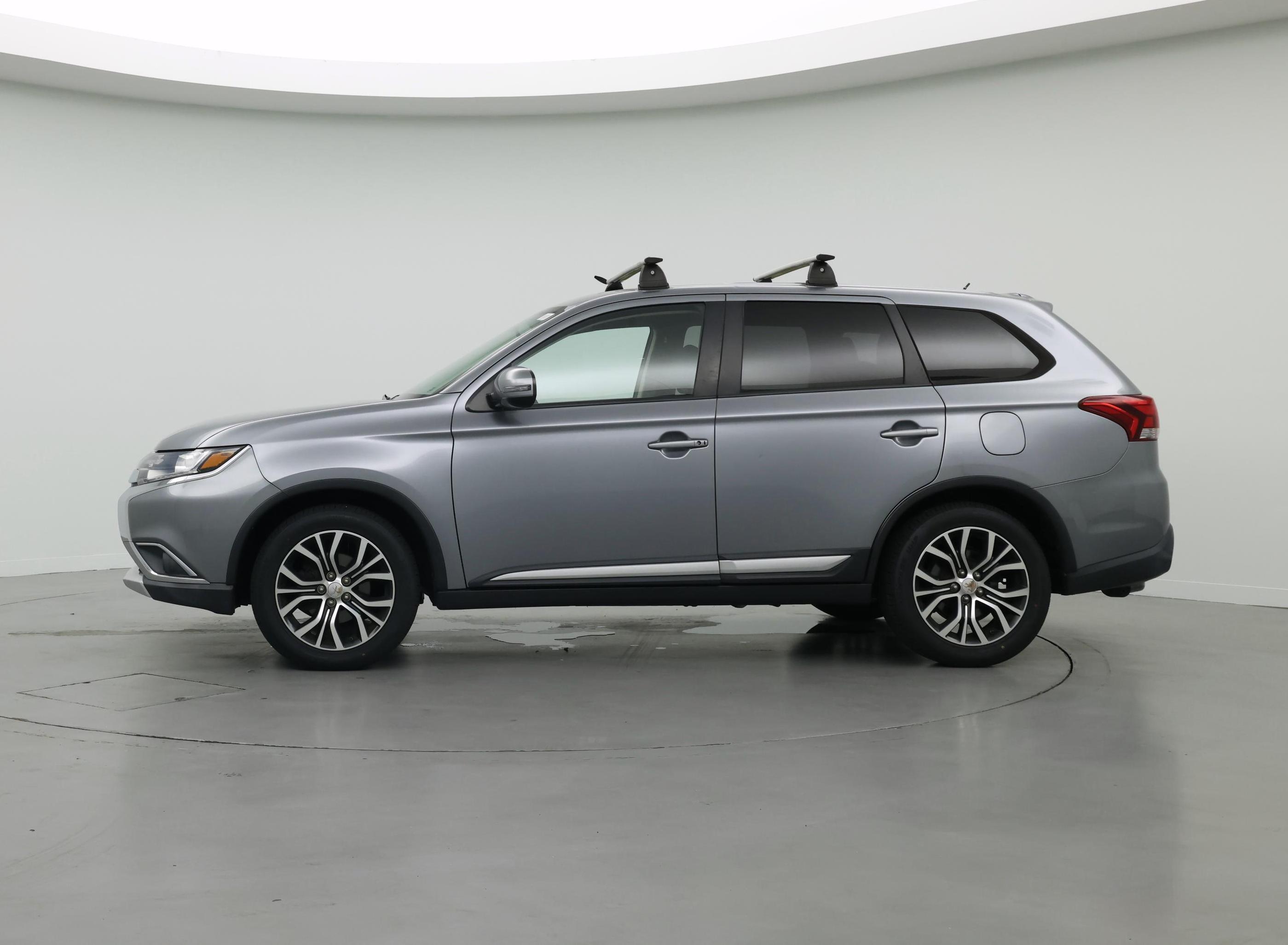 Thumbnail: 2016 Mitsubishi Outlander - 3