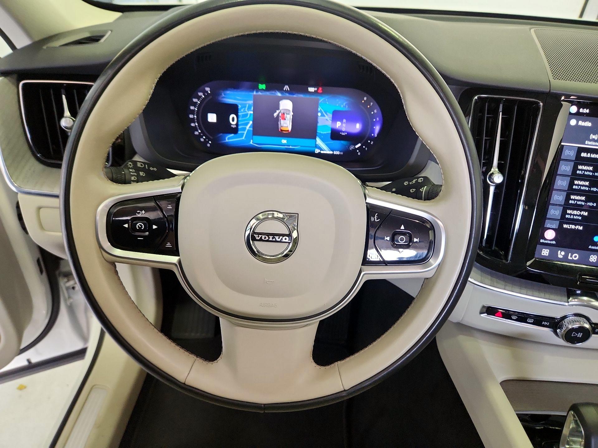 Thumbnail: 2023 Volvo XC60 - 10