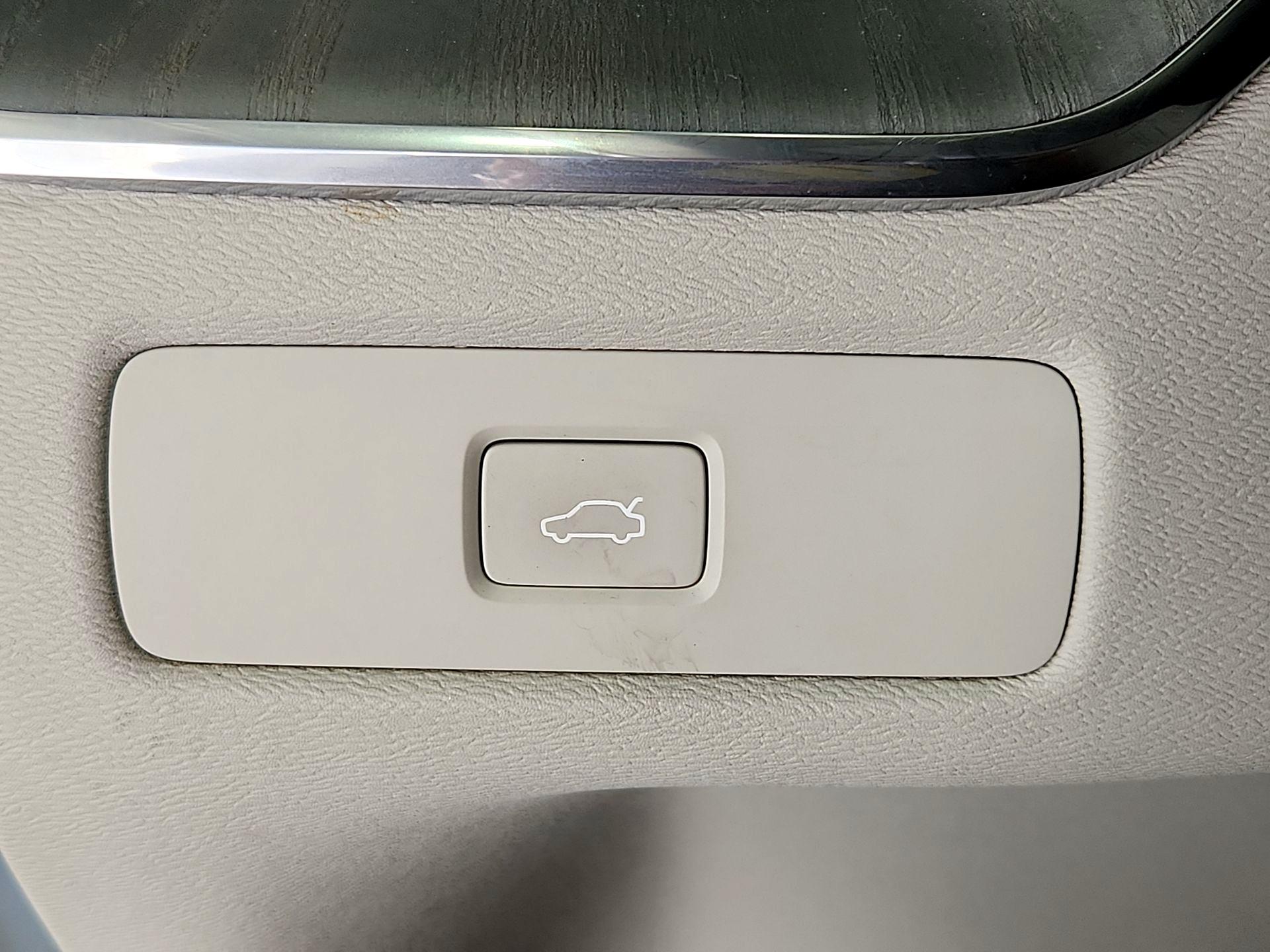 Thumbnail: 2023 Volvo XC60 - 13