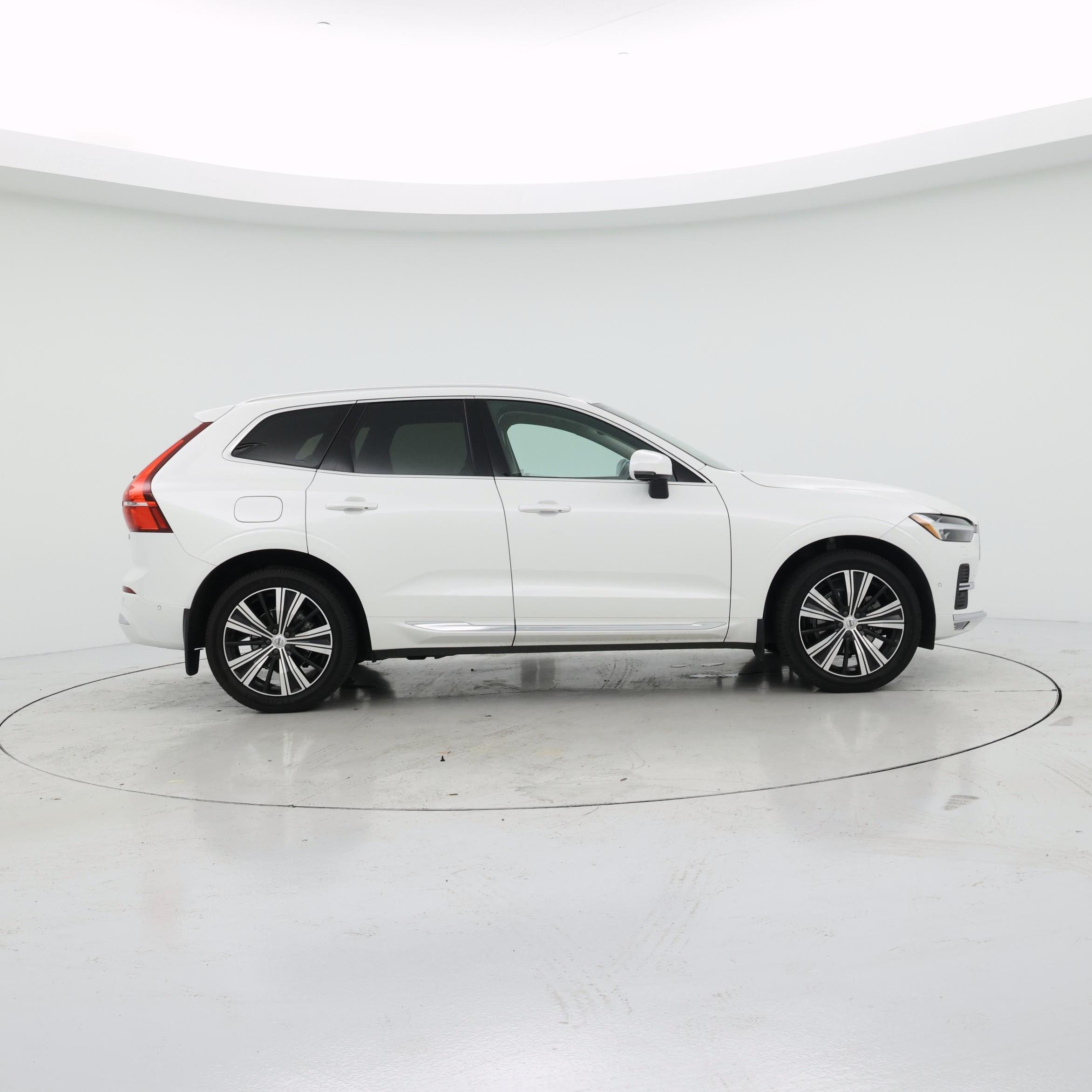Thumbnail: 2023 Volvo XC60 - 7