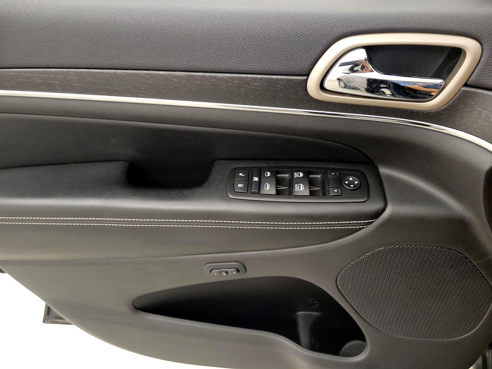 Thumbnail: 2015 Jeep Grand Cherokee - 12