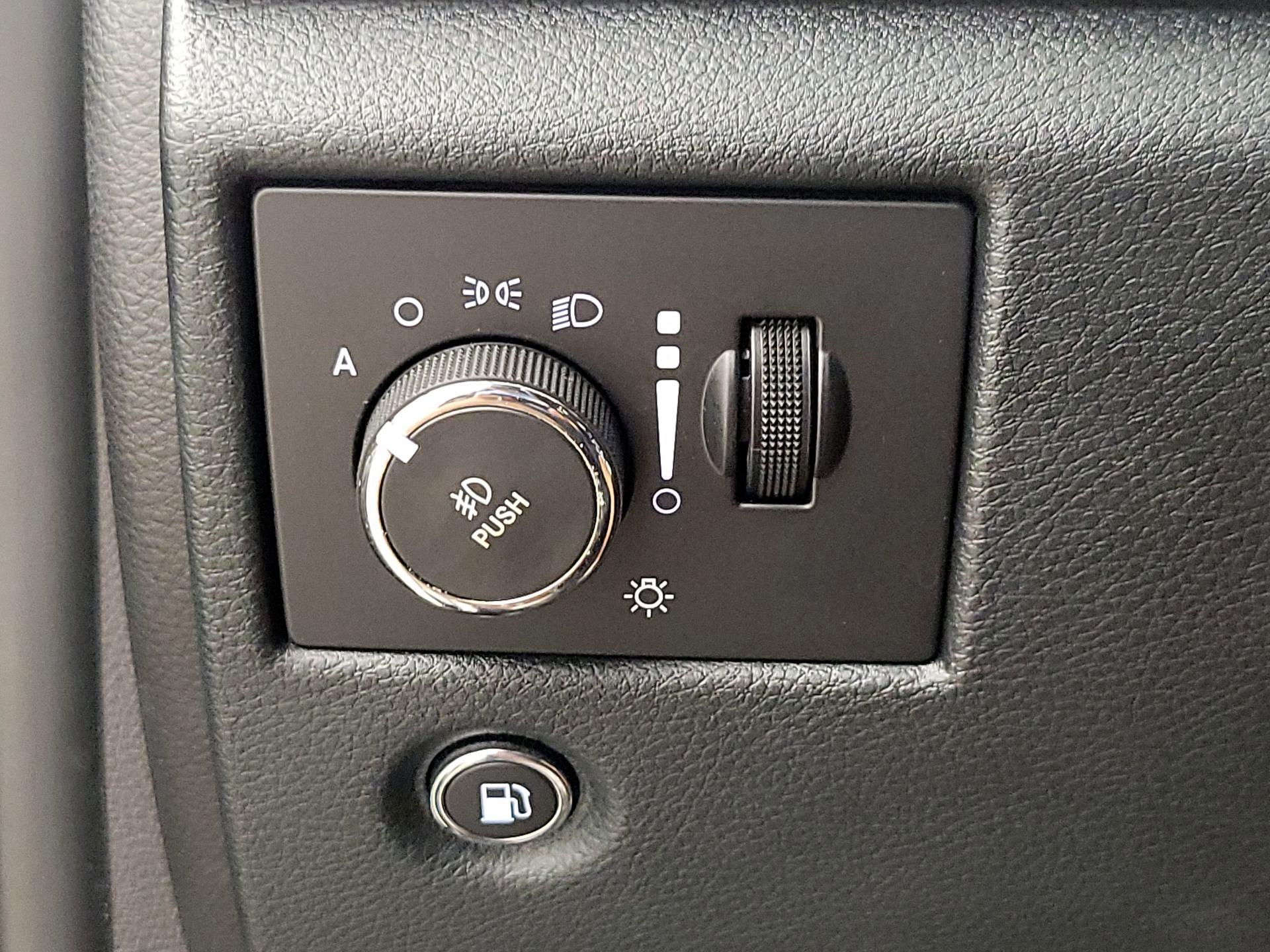 Thumbnail: 2015 Jeep Grand Cherokee - 13