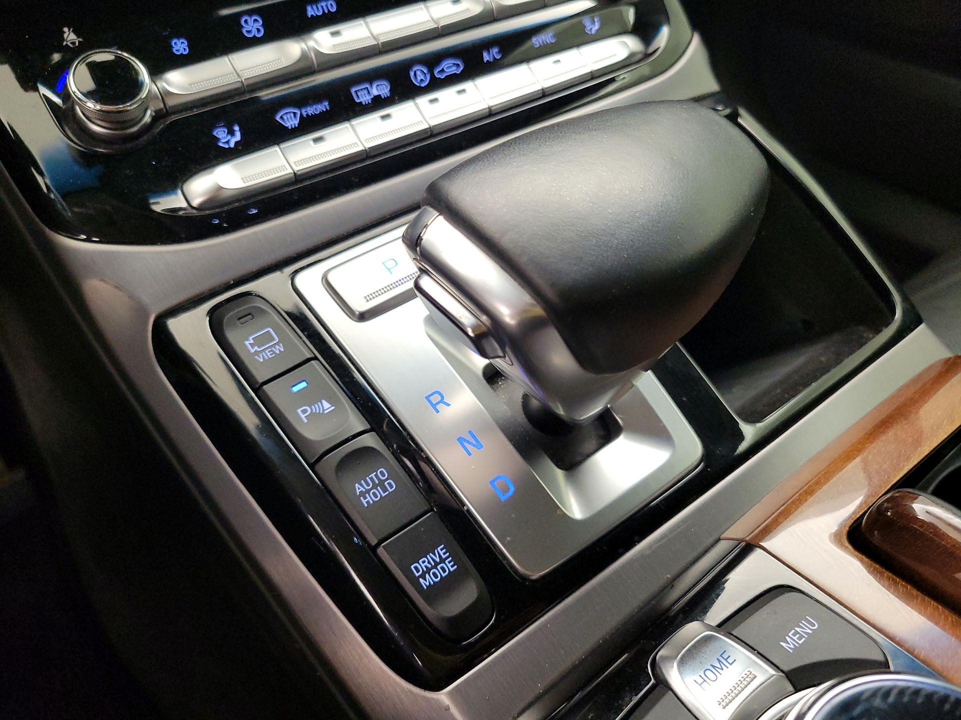 Thumbnail: 2017 Genesis G90 - 18