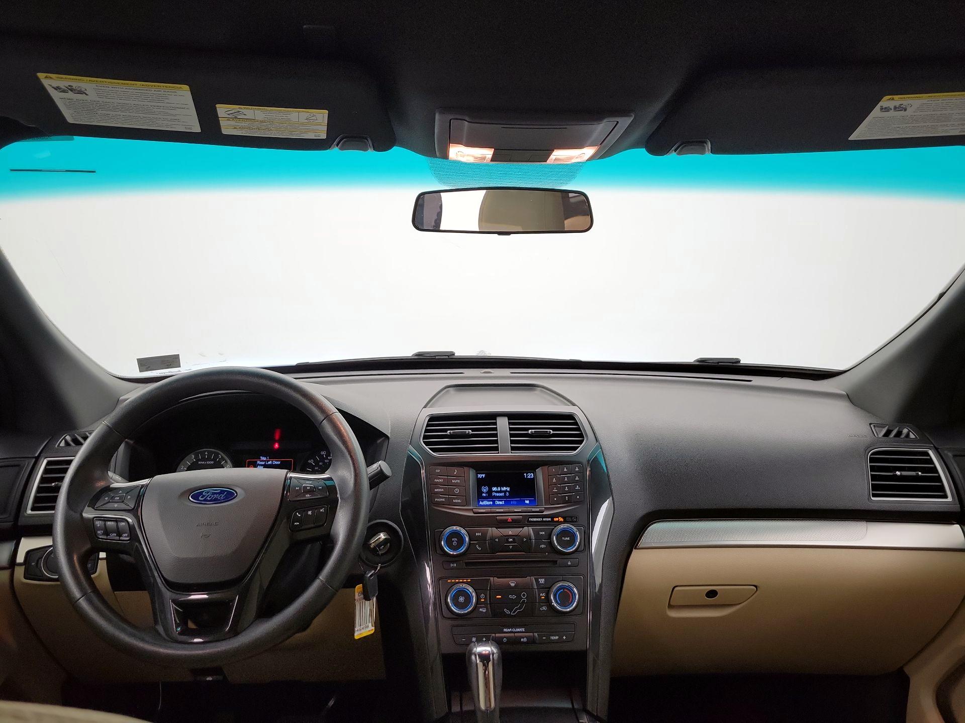 Thumbnail: 2017 Ford Explorer - 9