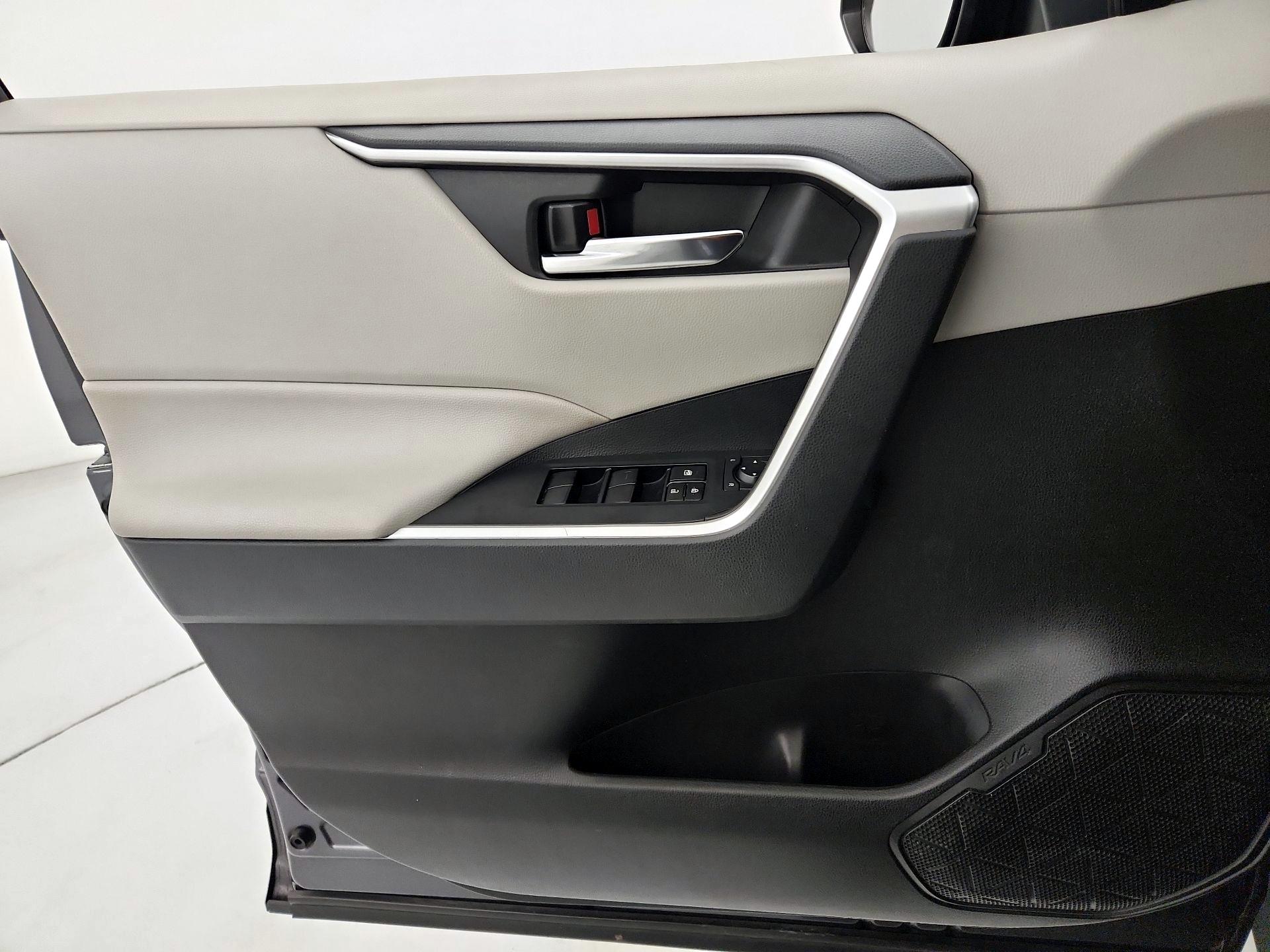 Thumbnail: 2021 Toyota RAV4 - 12
