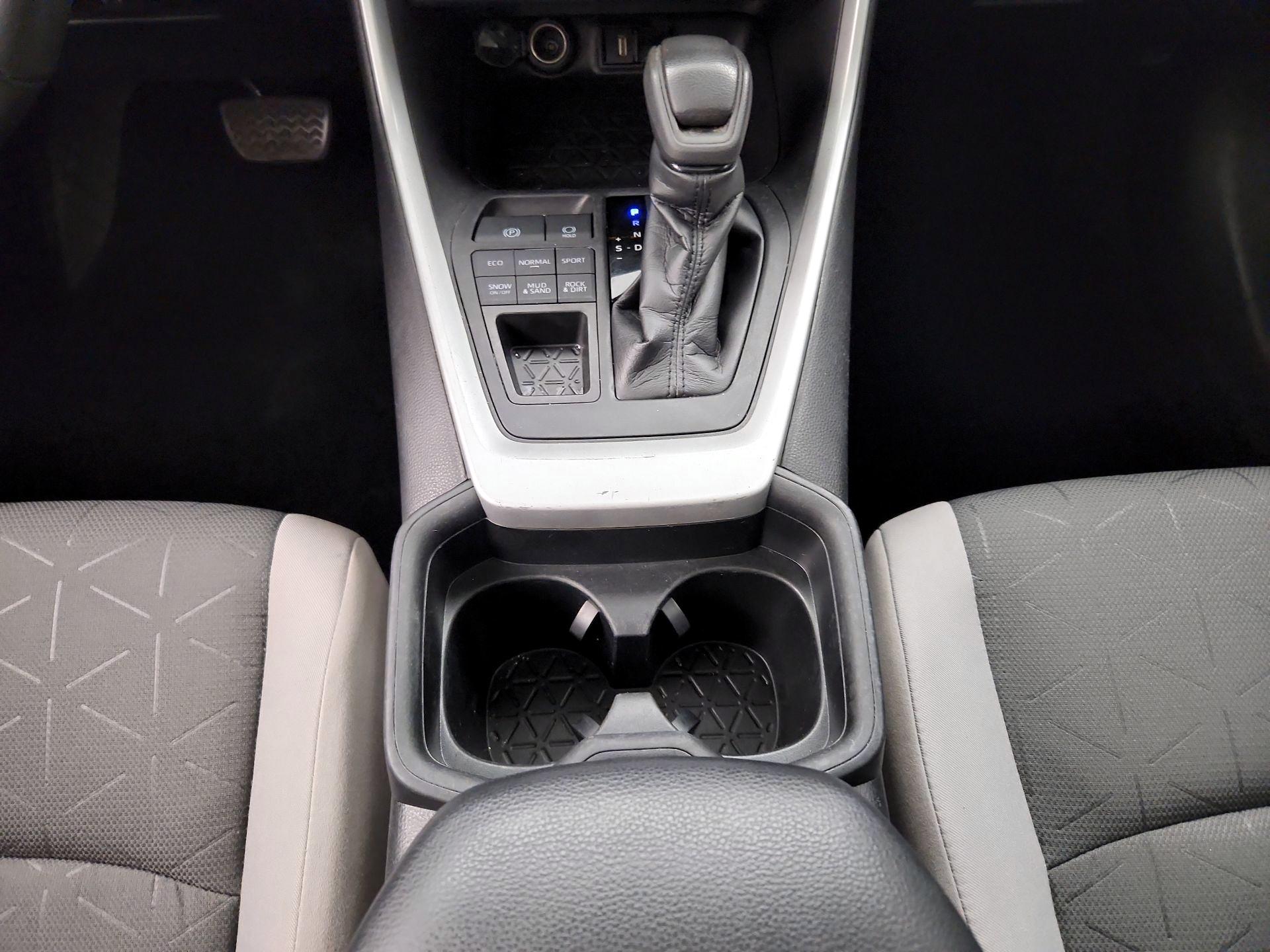 Thumbnail: 2021 Toyota RAV4 - 17