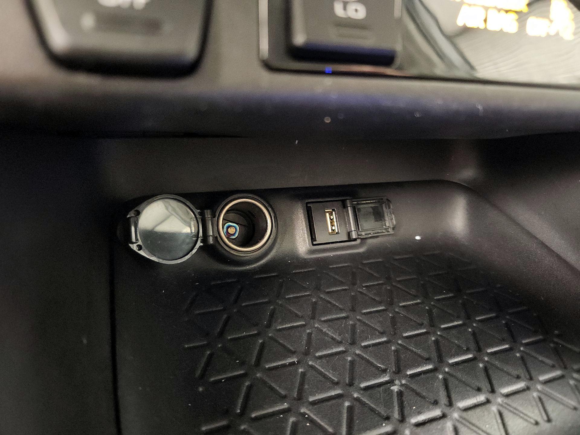 Thumbnail: 2021 Toyota RAV4 - 18