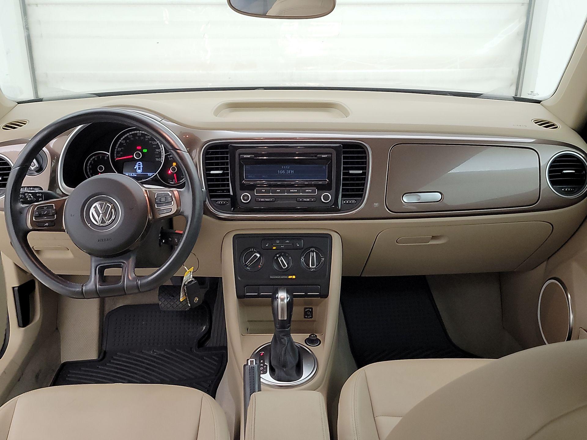 Thumbnail: 2014 Volkswagen Beetle - 9