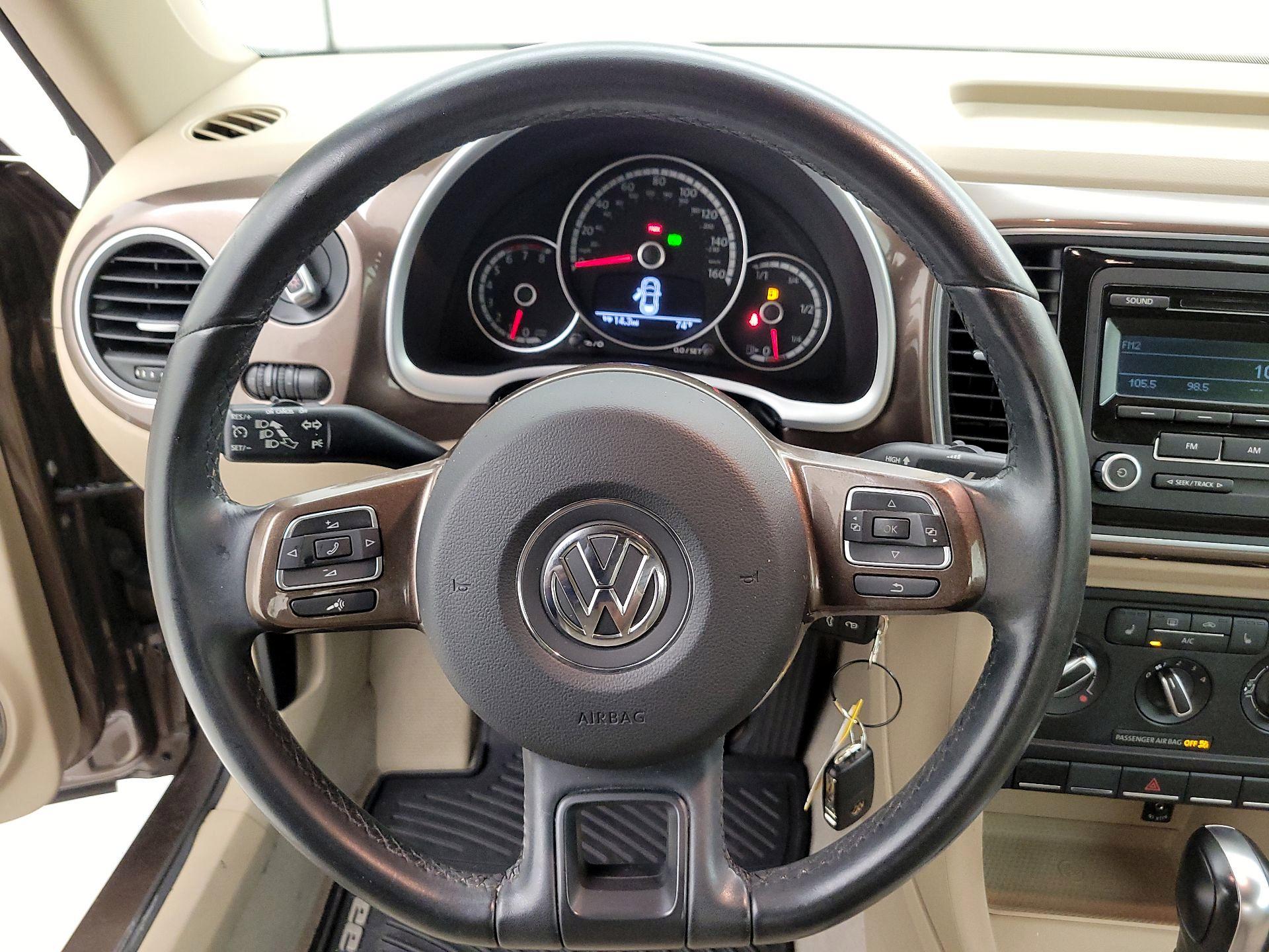 Thumbnail: 2014 Volkswagen Beetle - 10