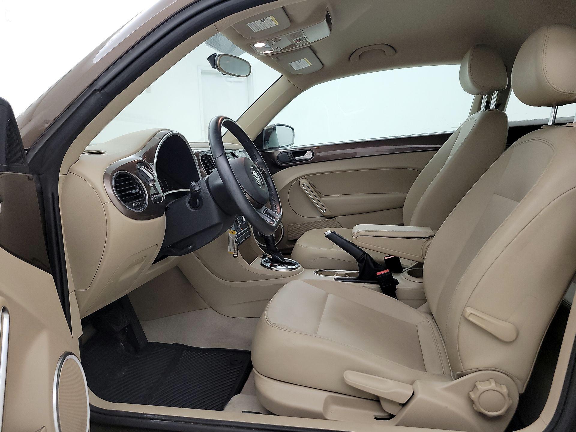 Thumbnail: 2014 Volkswagen Beetle - 11
