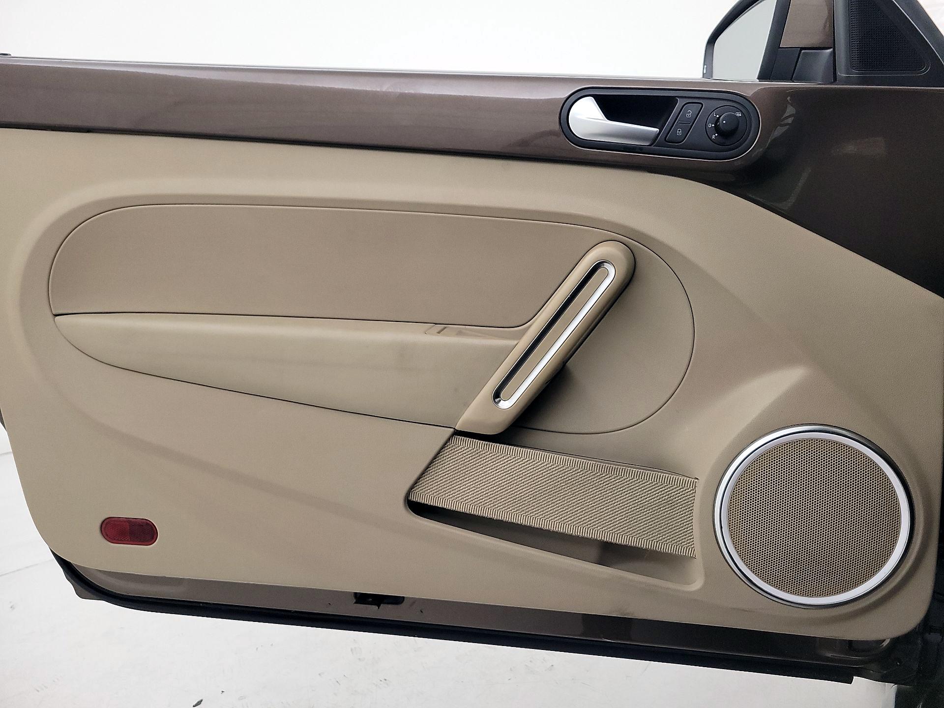 Thumbnail: 2014 Volkswagen Beetle - 12