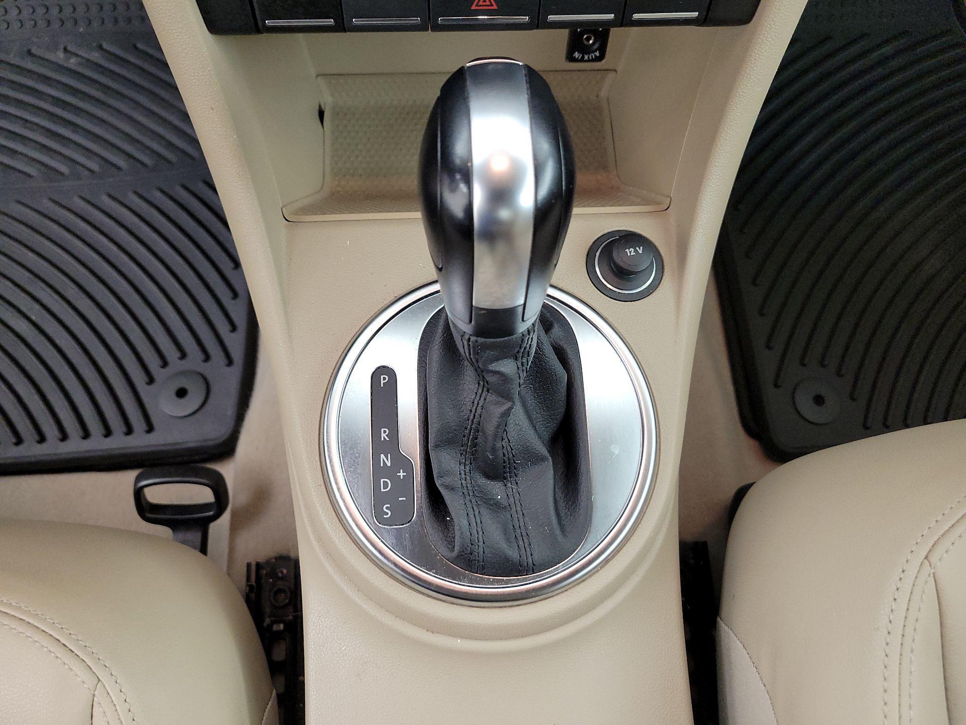 Thumbnail: 2014 Volkswagen Beetle - 15