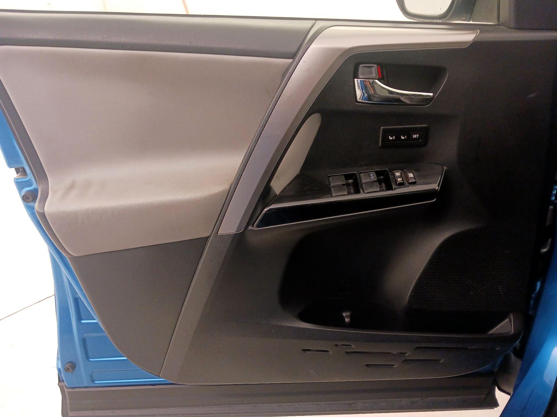 Thumbnail: 2016 Toyota RAV4 - 12