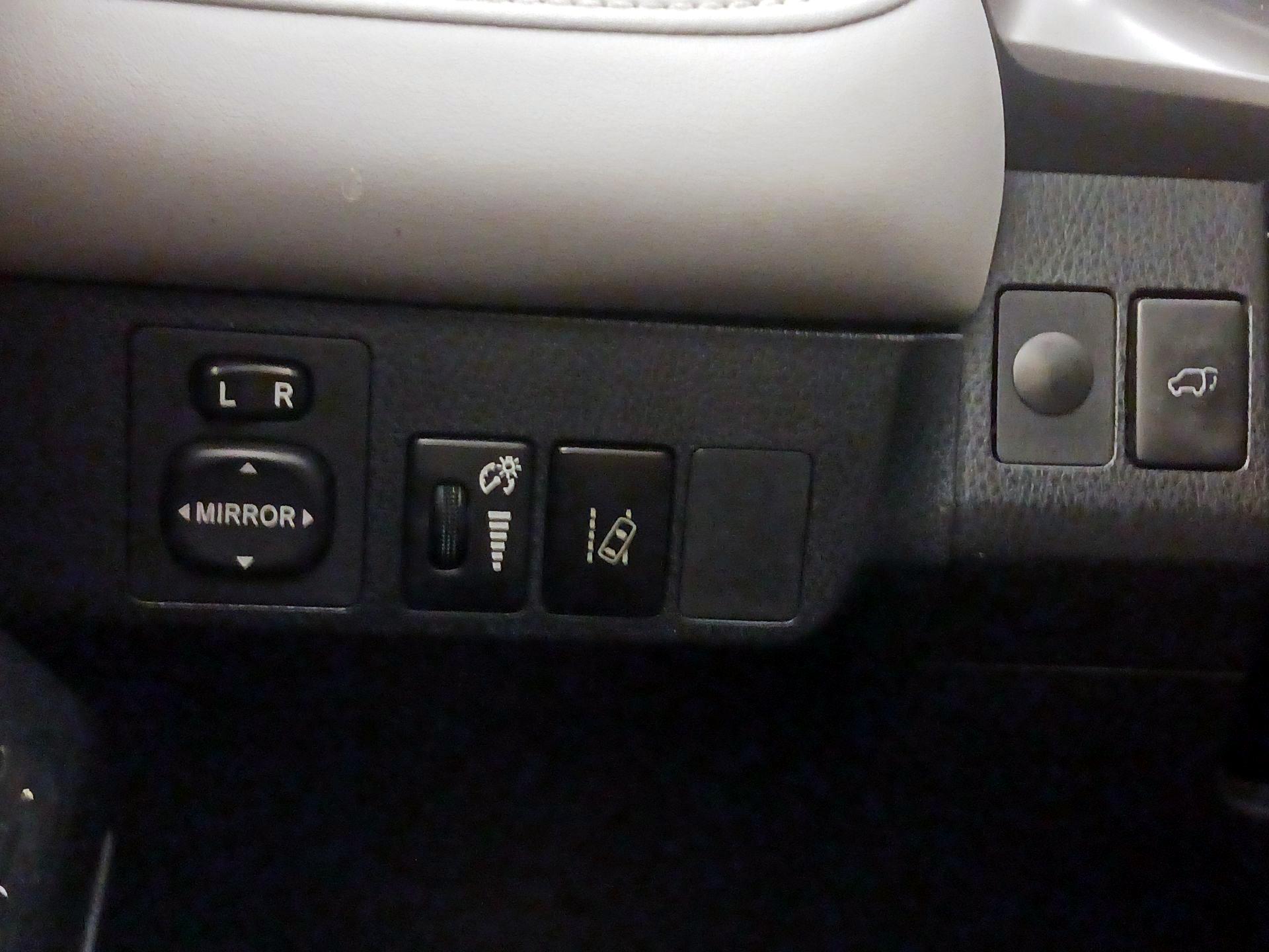 Thumbnail: 2016 Toyota RAV4 - 13