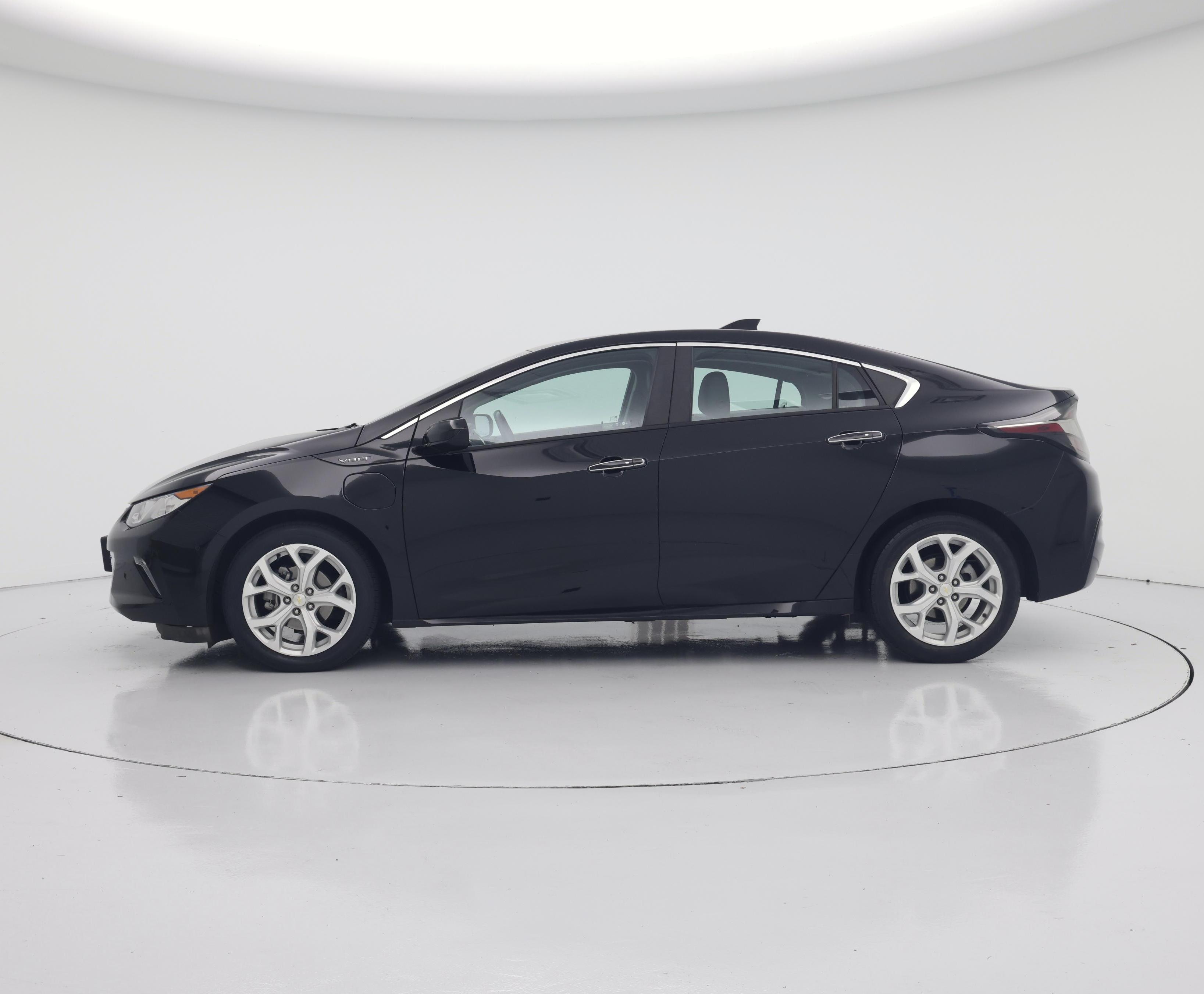 Thumbnail: 2018 Chevrolet Volt - 3