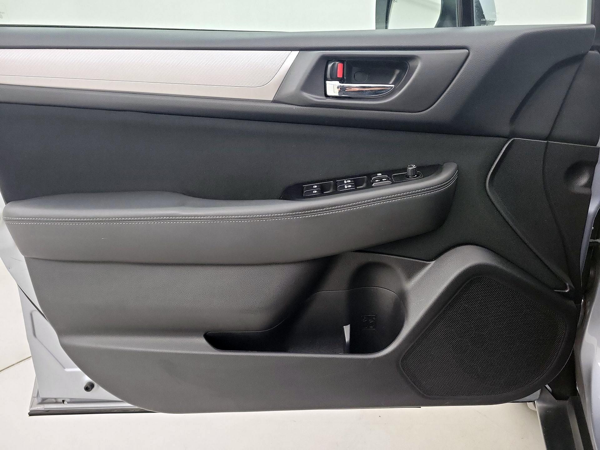 Thumbnail: 2015 Subaru Outback - 12