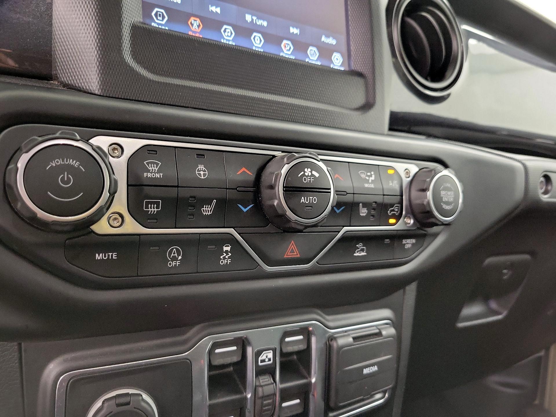 Thumbnail: 2020 Jeep Gladiator - 16