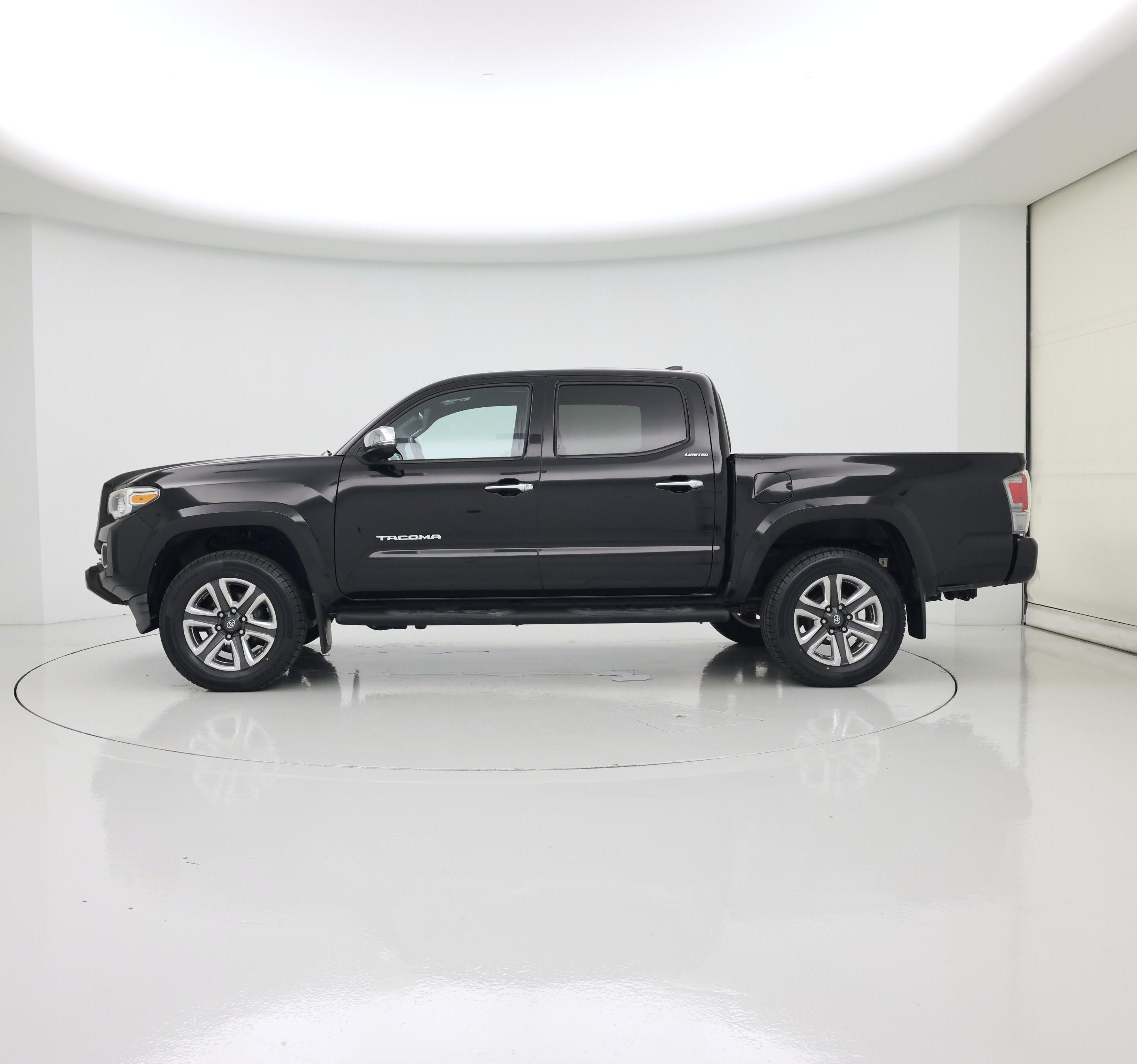 Thumbnail: 2017 Toyota Tacoma - 3