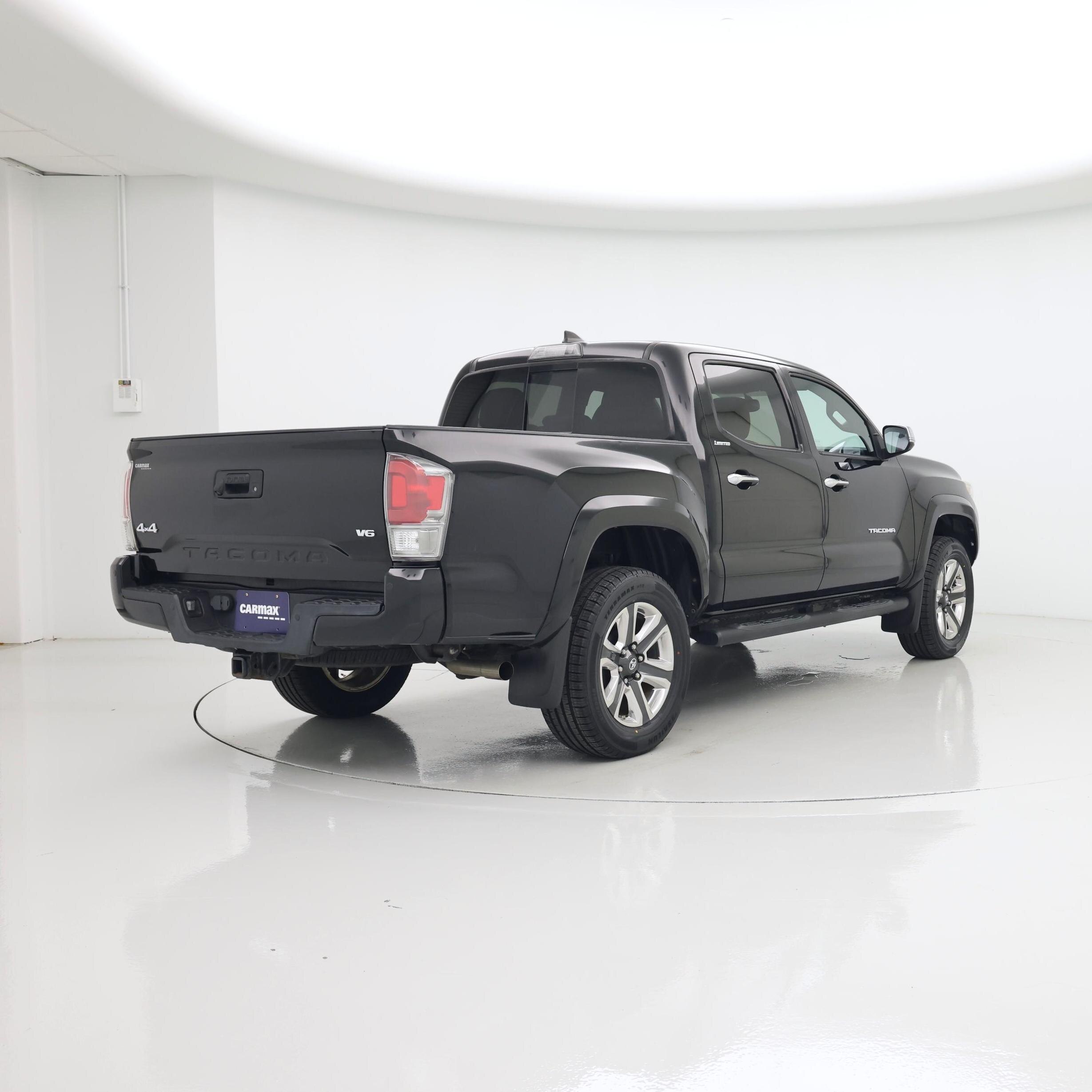 Thumbnail: 2017 Toyota Tacoma - 8