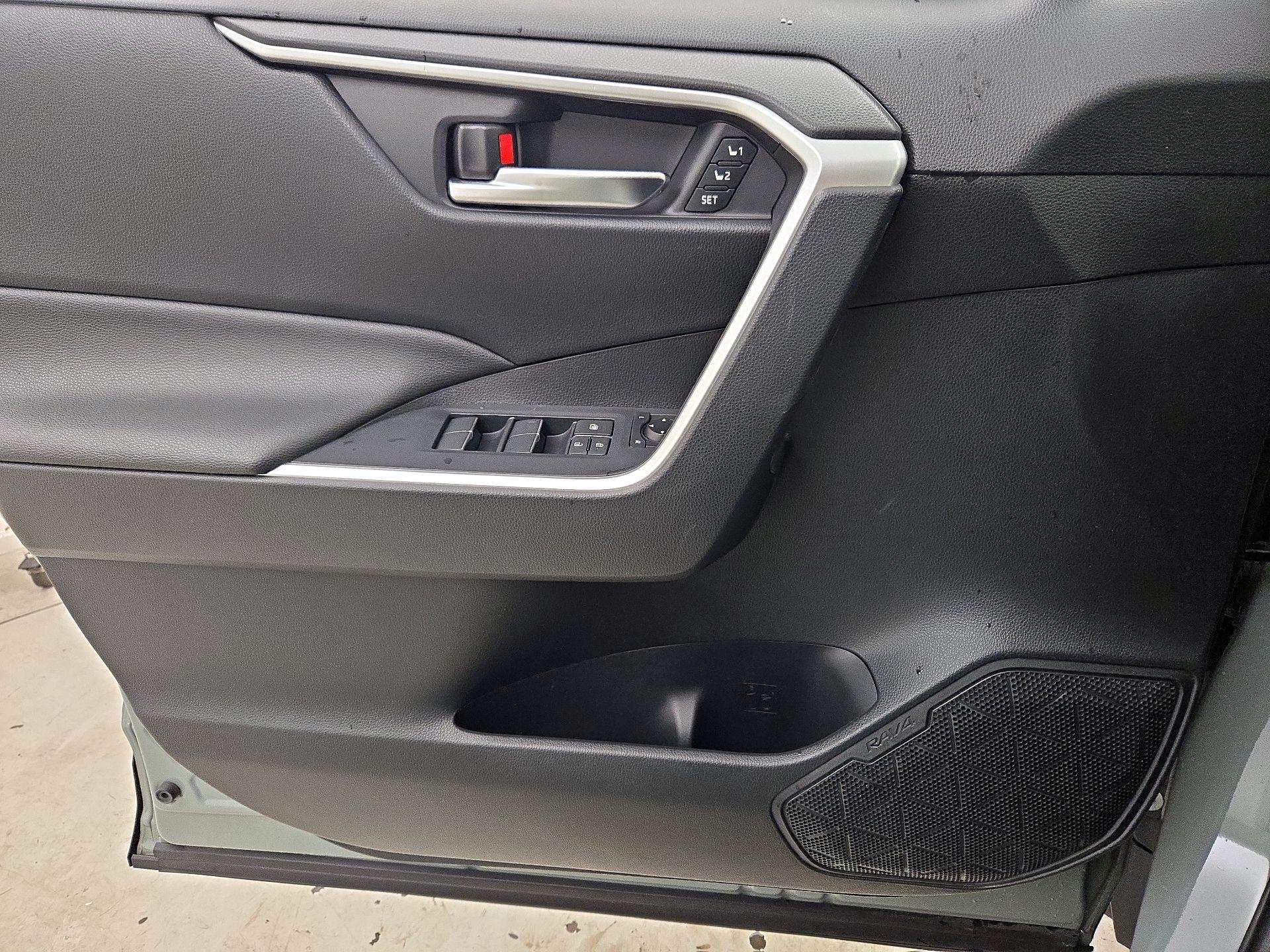 Thumbnail: 2019 Toyota RAV4 - 12