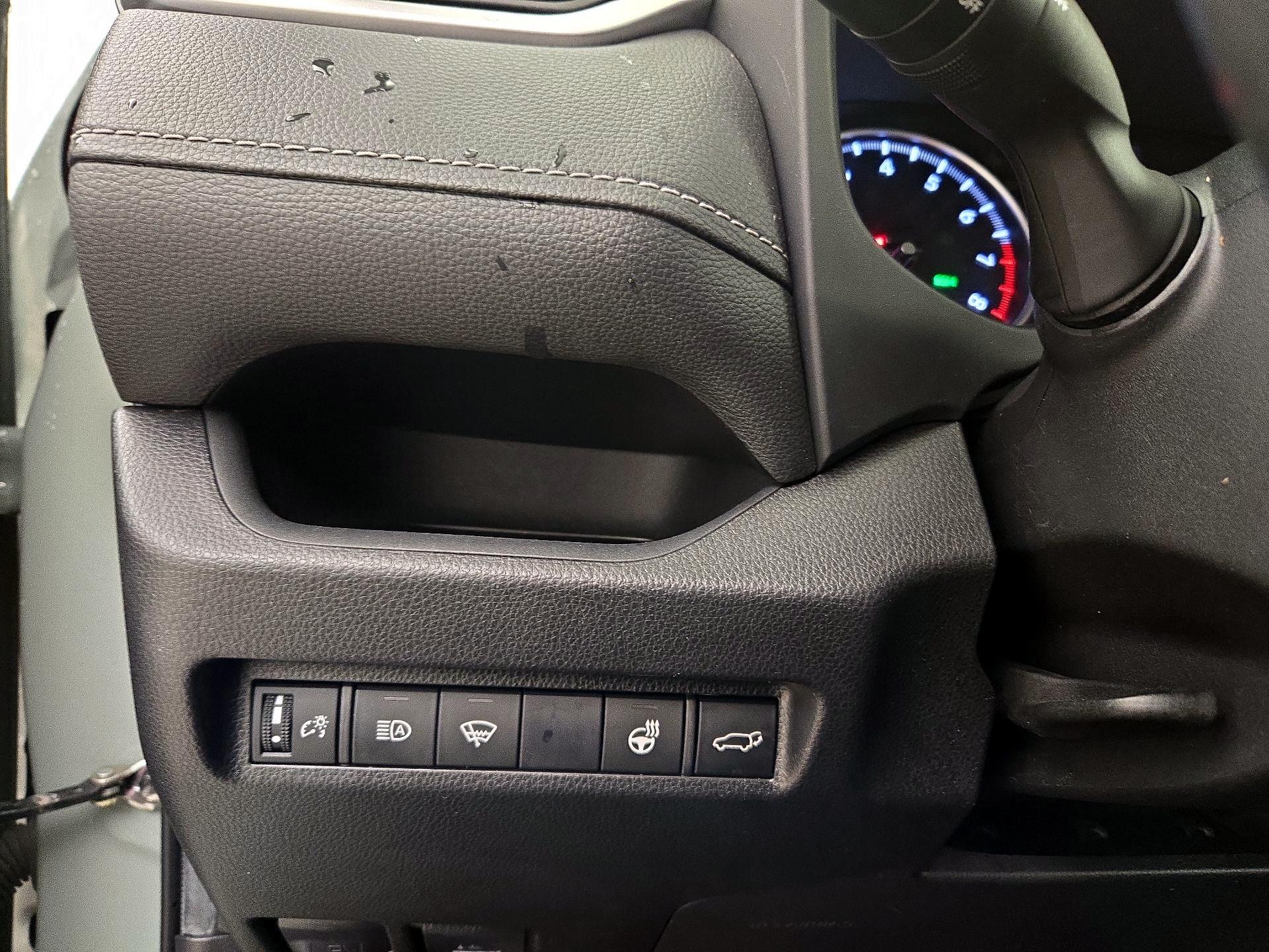 Thumbnail: 2019 Toyota RAV4 - 13
