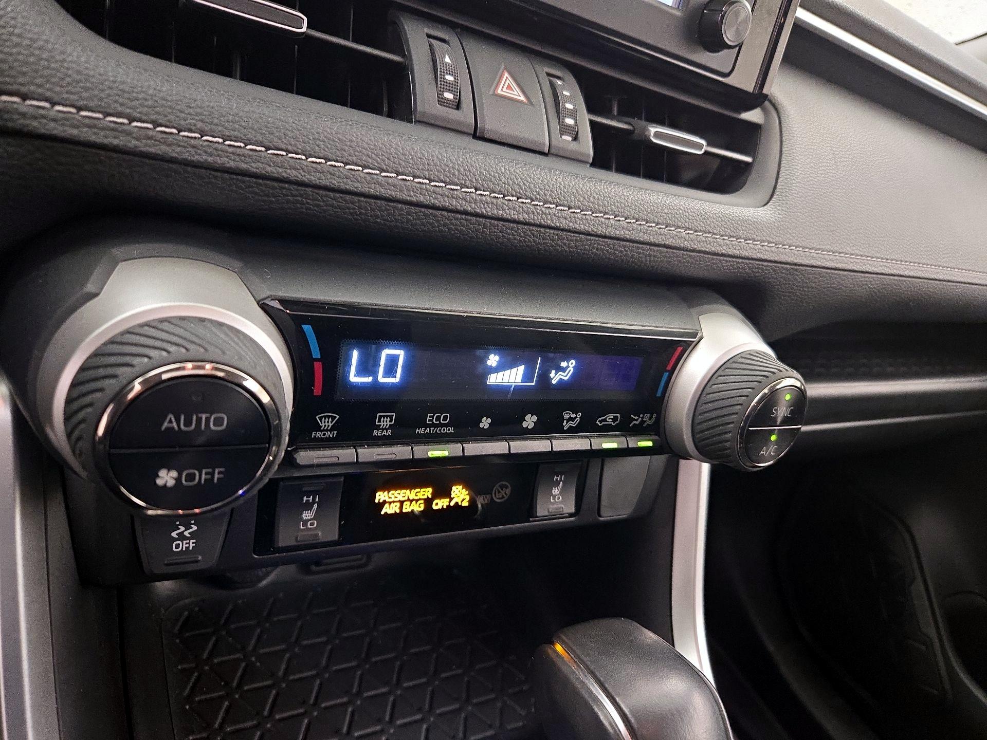 Thumbnail: 2019 Toyota RAV4 - 16