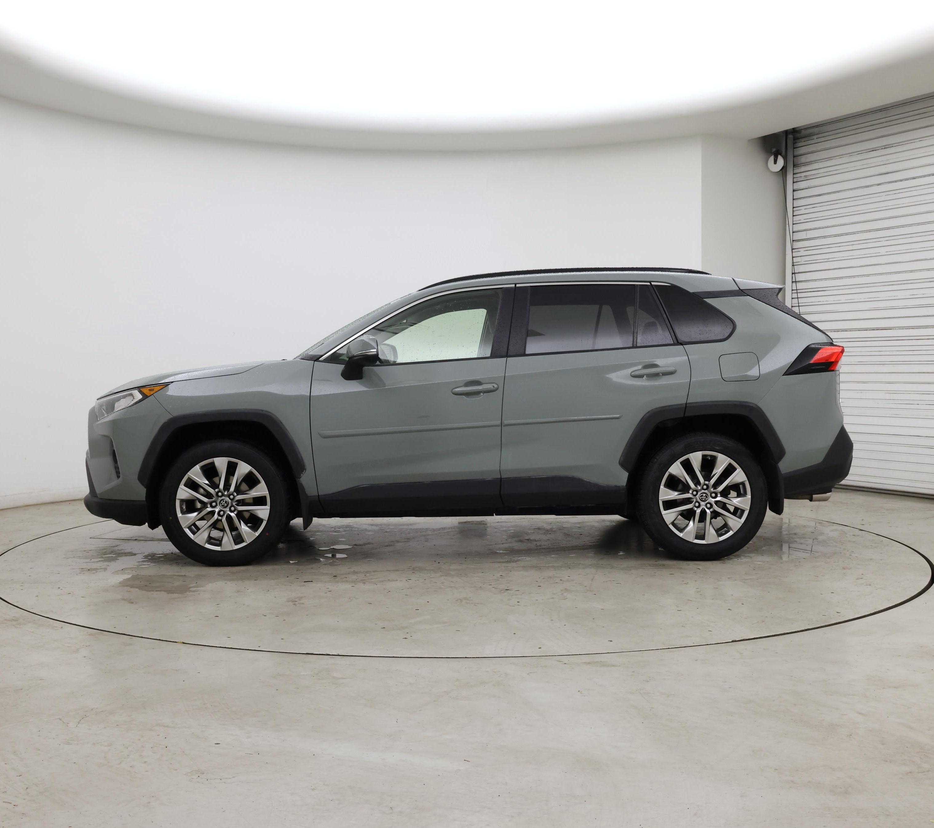 Thumbnail: 2019 Toyota RAV4 - 3