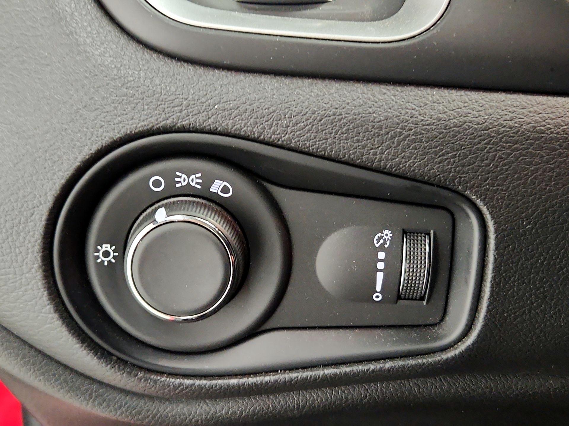 Thumbnail: 2021 Jeep Renegade - 13